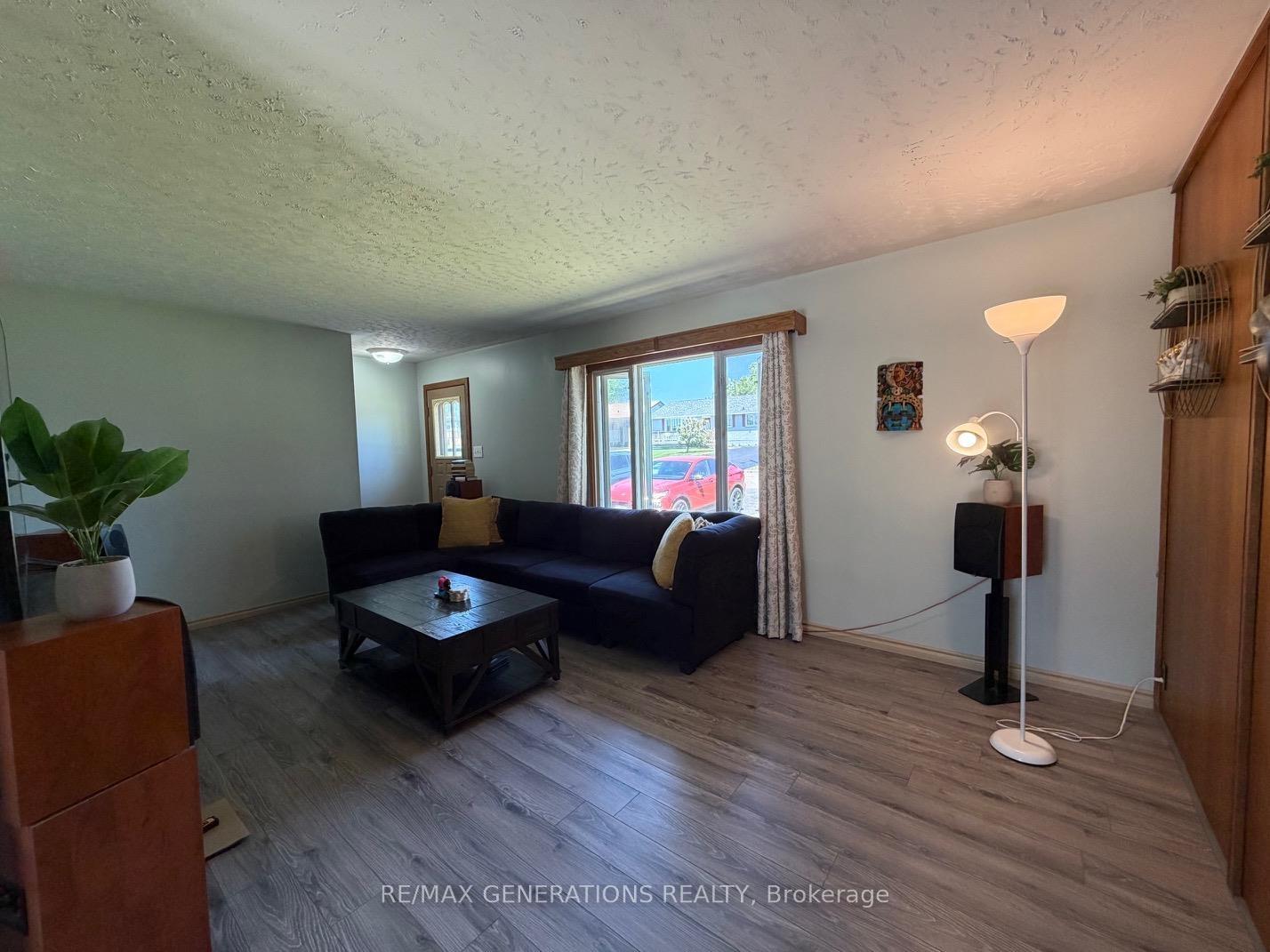 Photo 2 of 82 Lakeview Drive, Terrace Bay — HOMEH