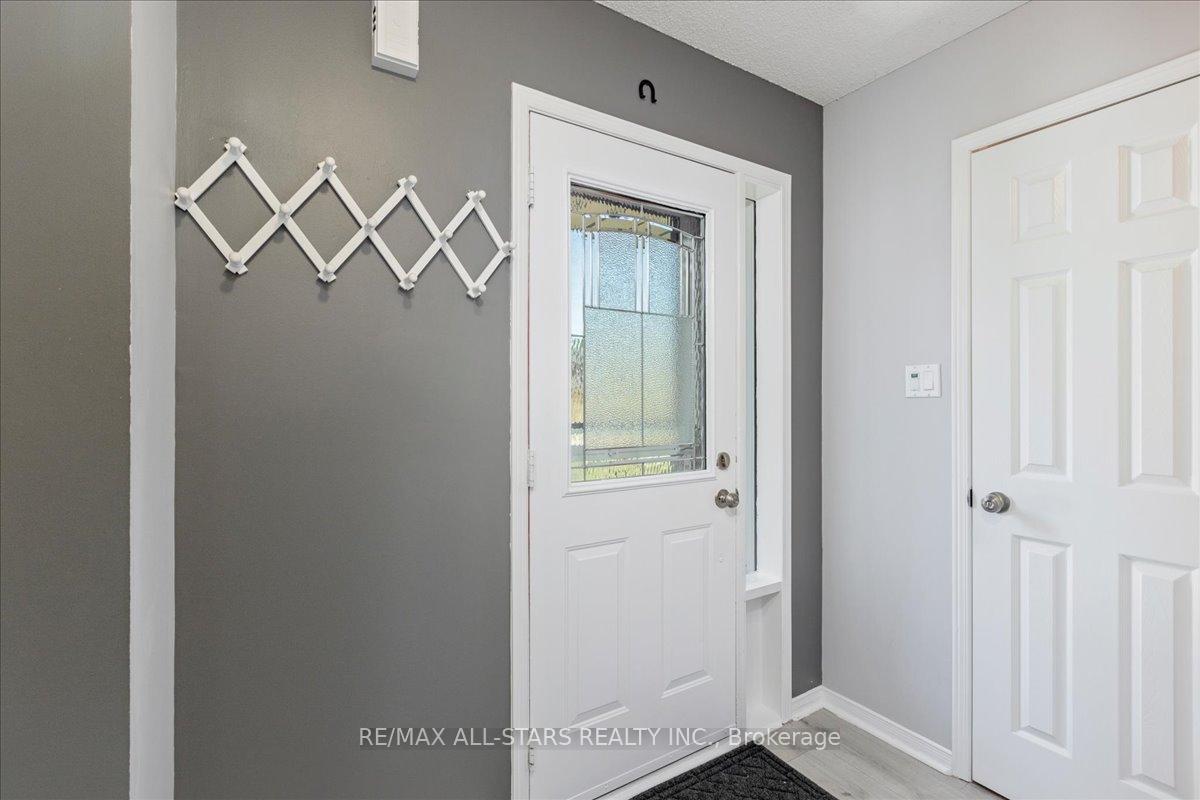 Photo 5 of 66 Kyle Crescent, Georgina, Keswick North — HOMEH