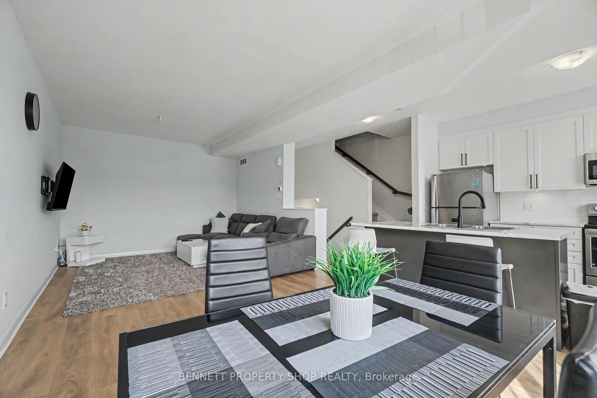 Photo 4 of 127 Attwell Private, Ottawa, Kanata - Morgan's Grant/South March — HOMEH