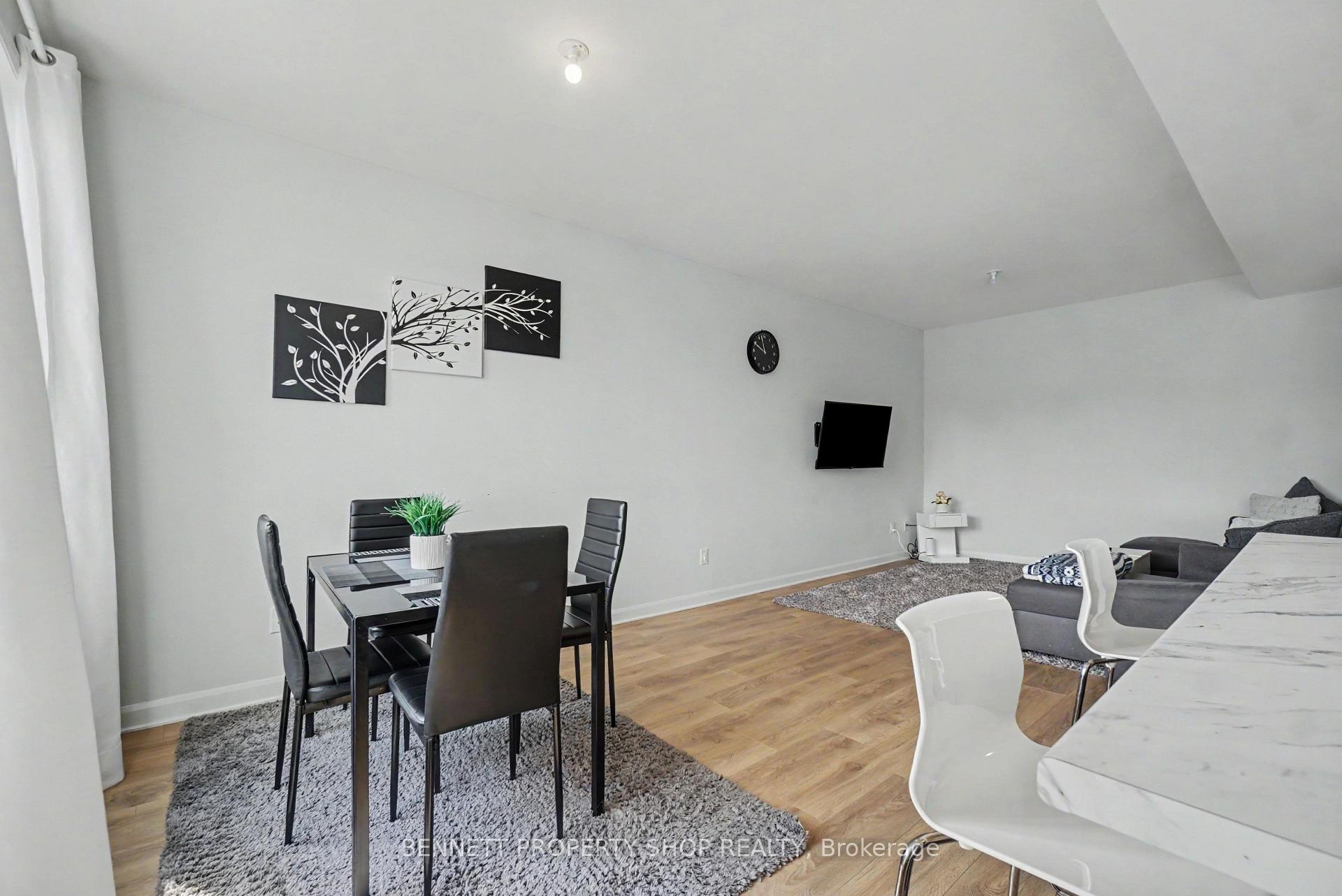 Photo 5 of 127 Attwell Private, Ottawa, Kanata - Morgan's Grant/South March — HOMEH