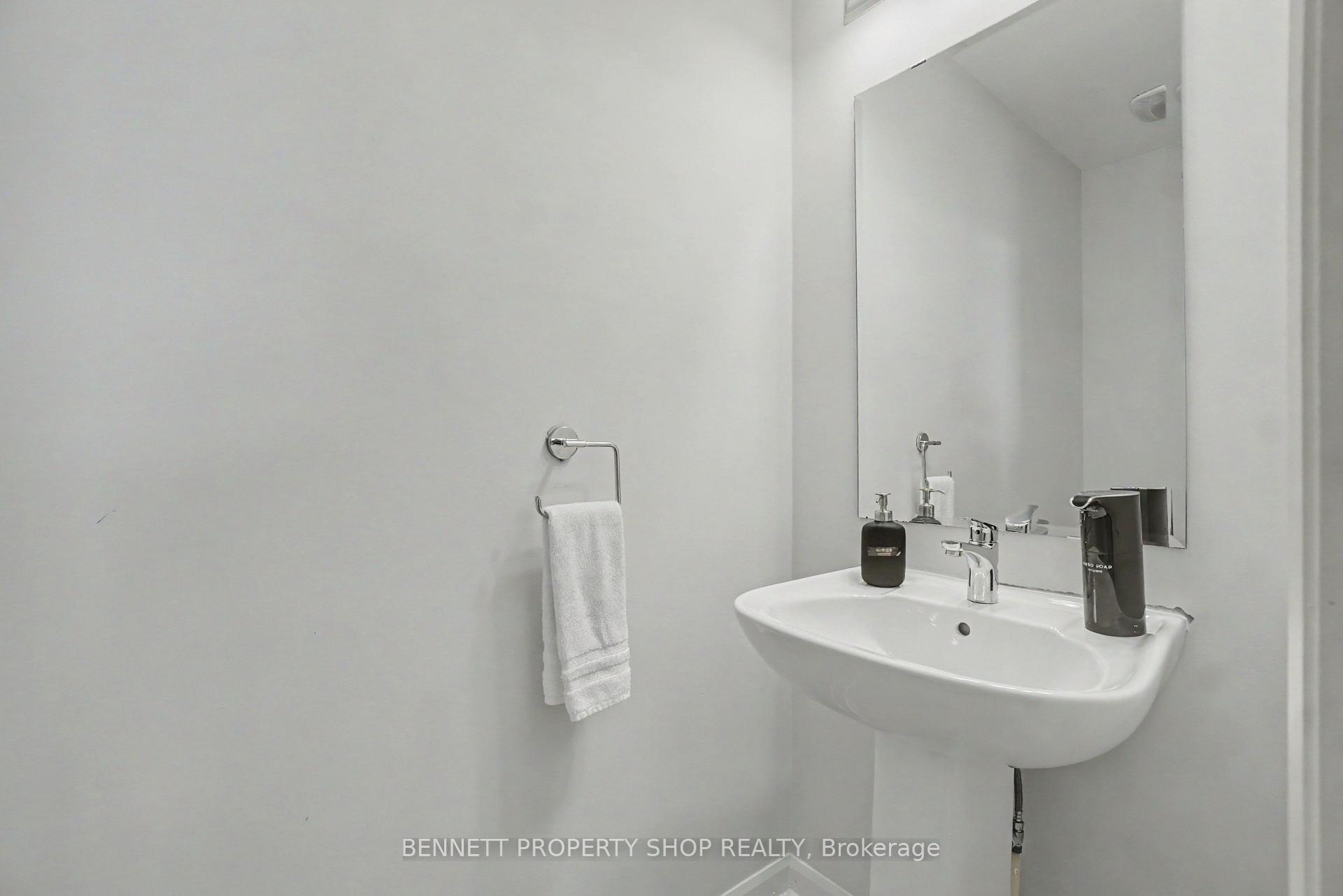 Photo 10 of 127 Attwell Private, Ottawa, Kanata - Morgan's Grant/South March — HOMEH