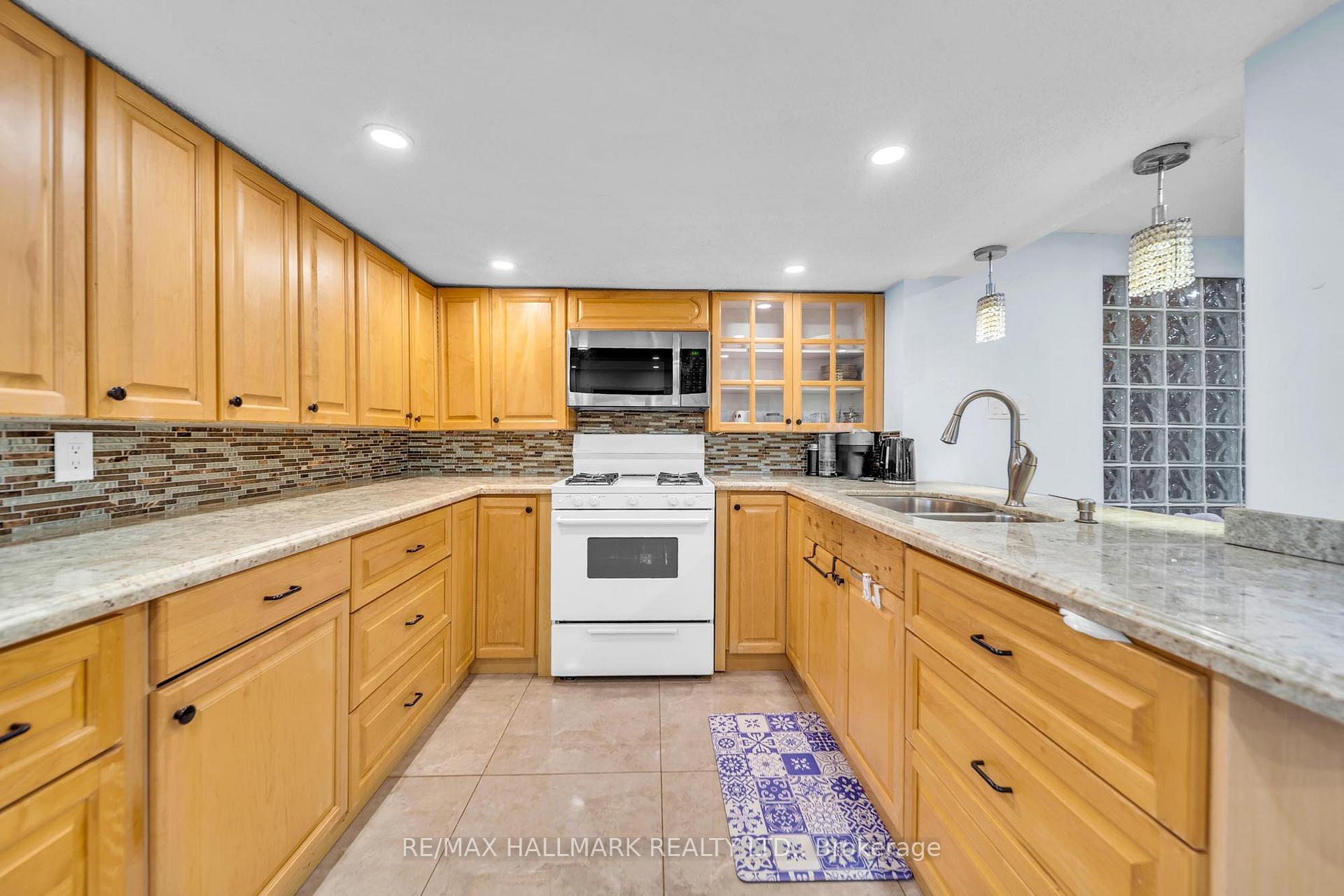 Photo 38 of 58 Alexis Road, Markham, Thornlea — HOMEH