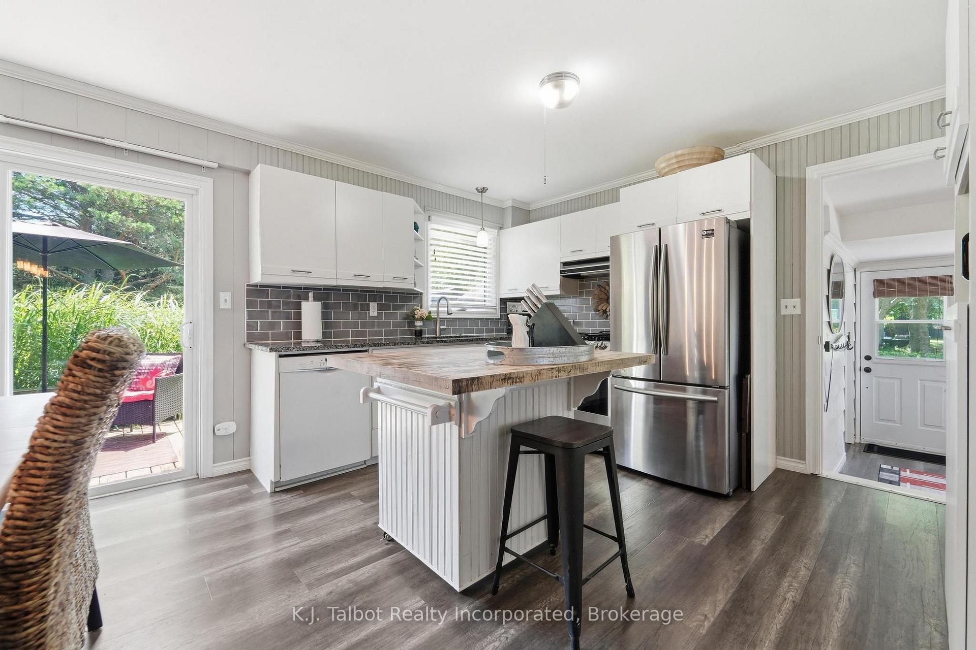 Photo 7 of 72163 Lakeshore Drive N, Bluewater, Hay — HOMEH