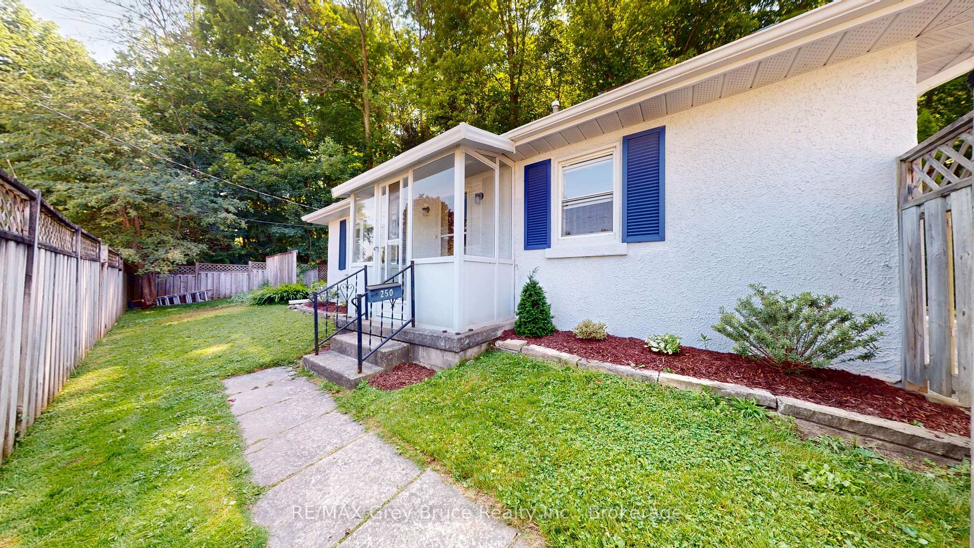 Photo 3 of 250 2nd Avenue E, Owen Sound — HOMEH
