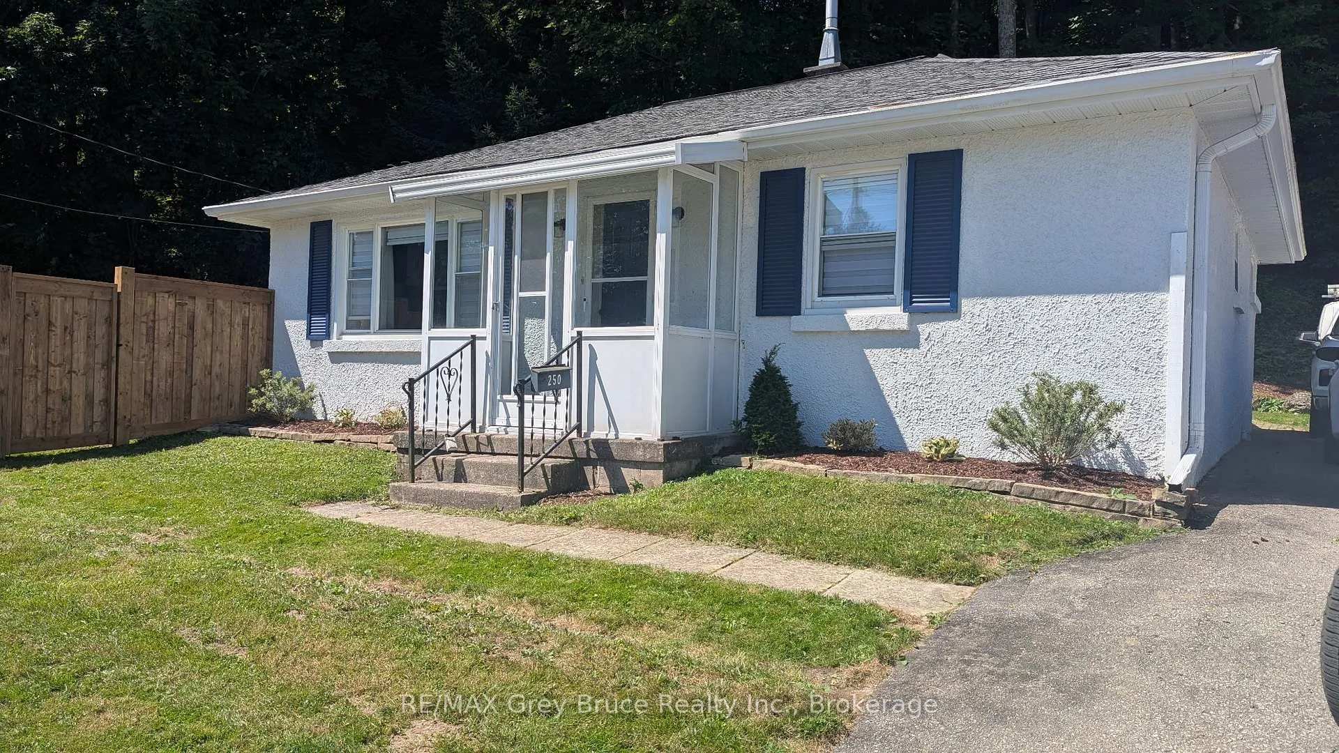Photo 1 of 250 2nd Avenue E, Owen Sound — HOMEH