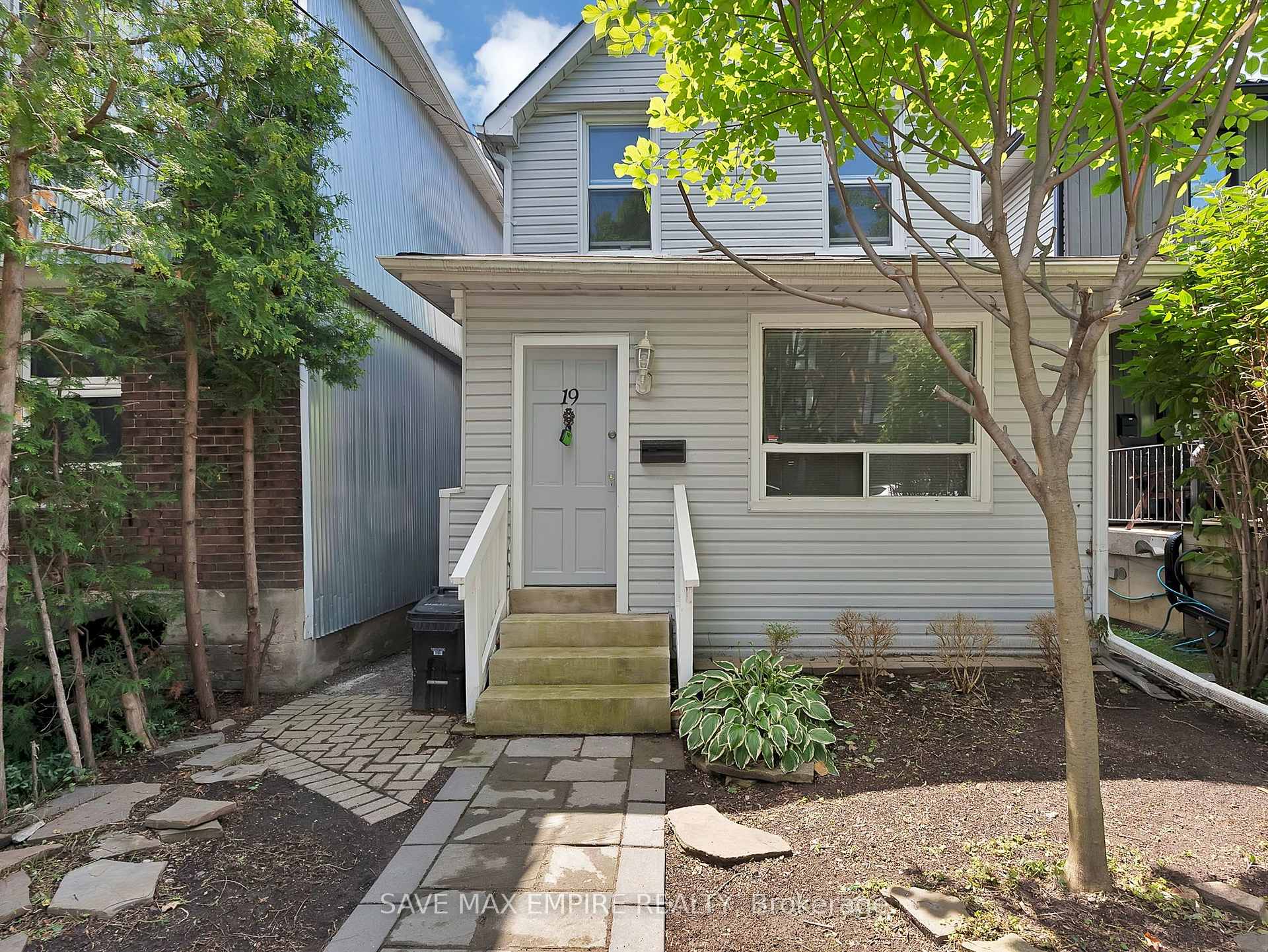 Photo 3 of 19 Minto Street, Toronto, Greenwood-Coxwell — HOMEH