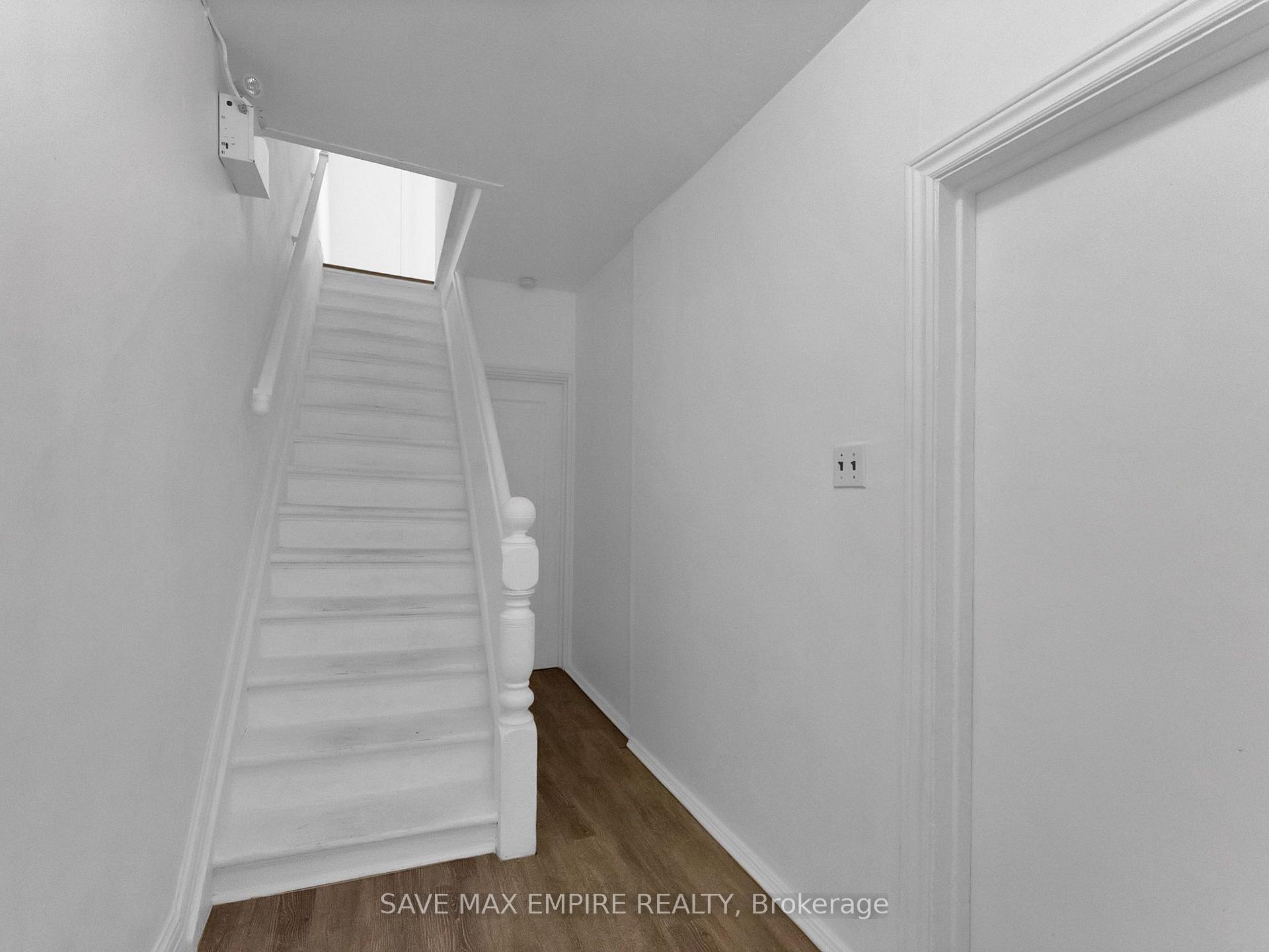 Photo 5 of 19 Minto Street, Toronto, Greenwood-Coxwell — HOMEH