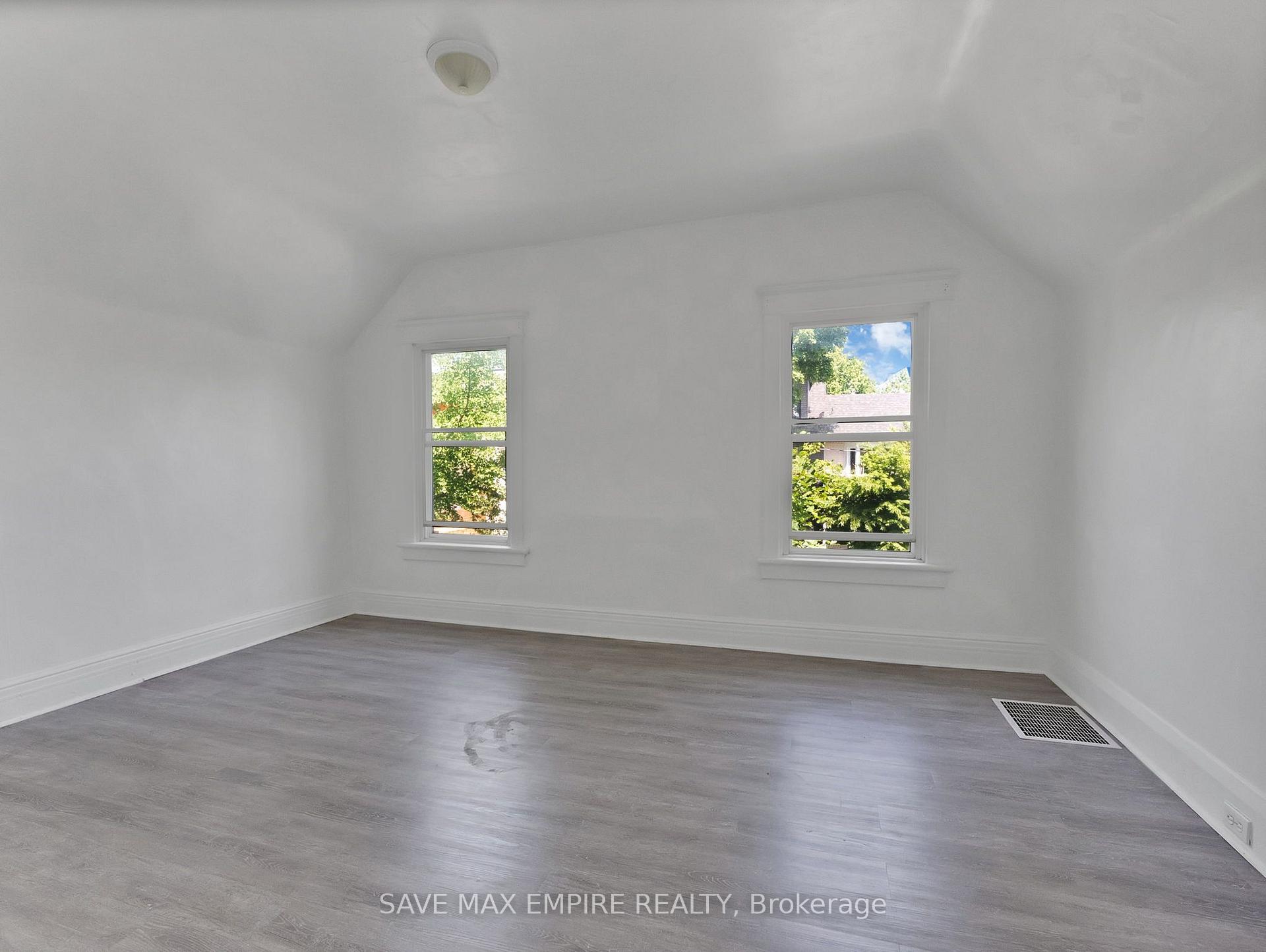 Photo 17 of 19 Minto Street, Toronto, Greenwood-Coxwell — HOMEH