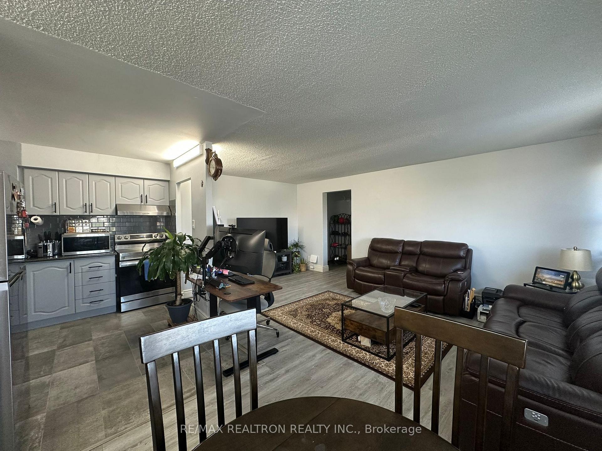 Photo 6 of Unit 1401, 100 Leeward Glenway, Toronto, Flemingdon Park — HOMEH