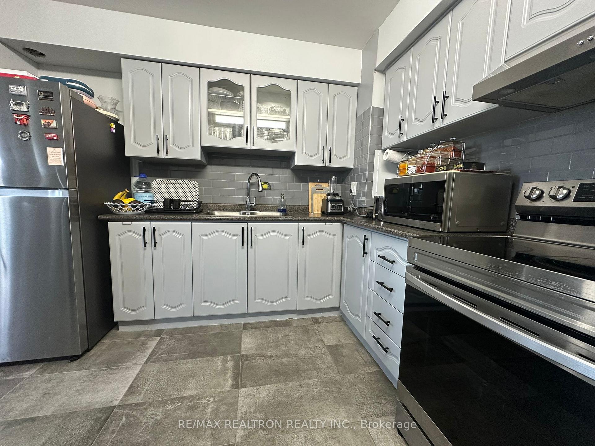 Photo 8 of Unit 1401, 100 Leeward Glenway, Toronto, Flemingdon Park — HOMEH