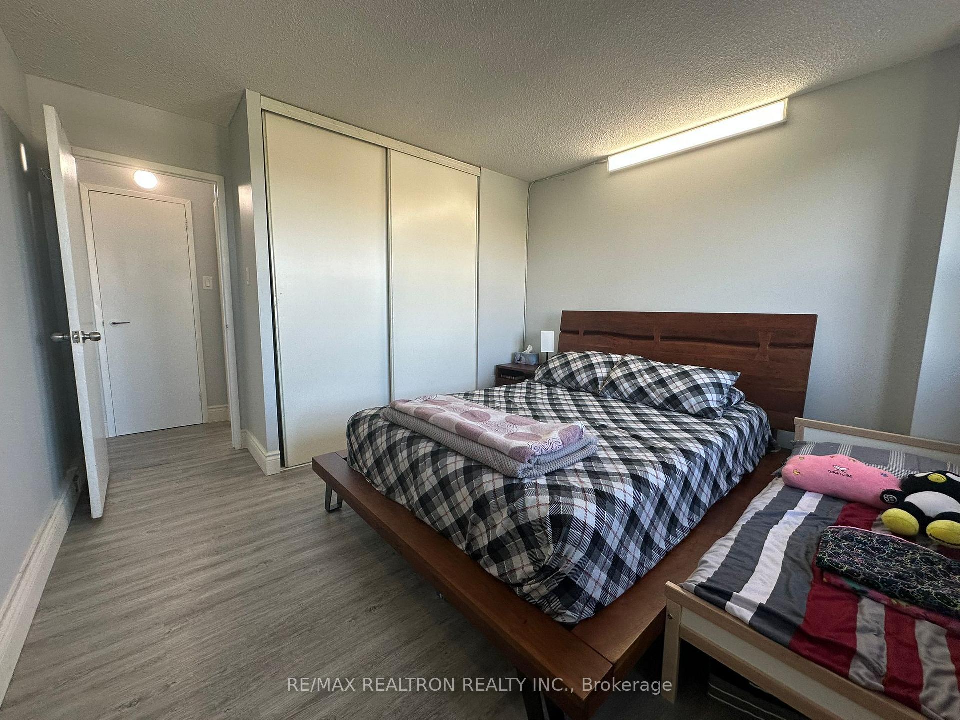 Photo 10 of Unit 1401, 100 Leeward Glenway, Toronto, Flemingdon Park — HOMEH