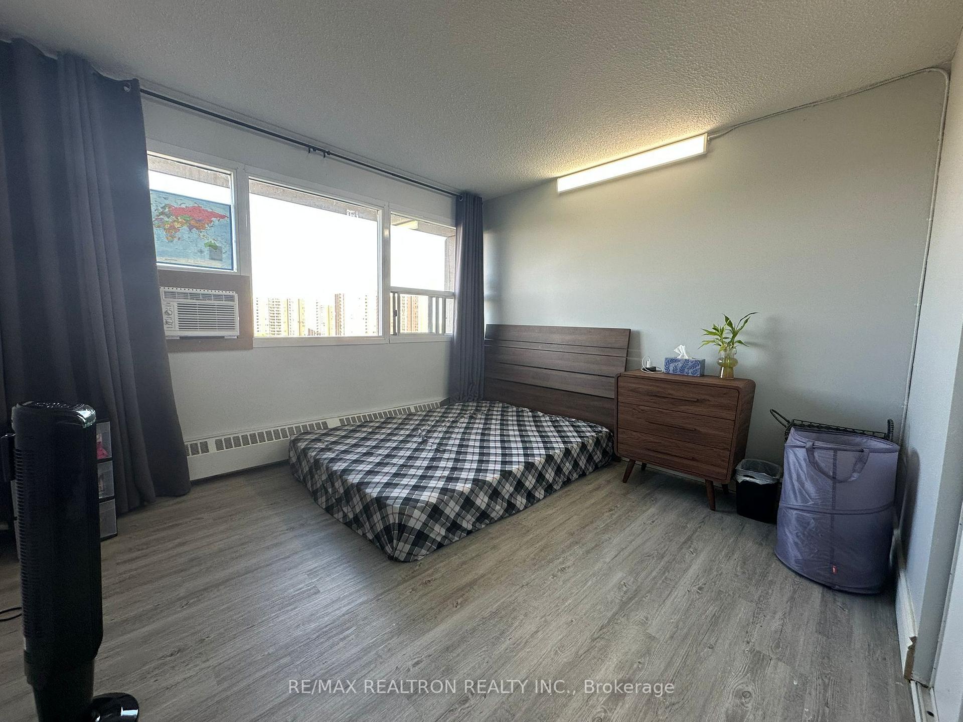 Photo 11 of Unit 1401, 100 Leeward Glenway, Toronto, Flemingdon Park — HOMEH