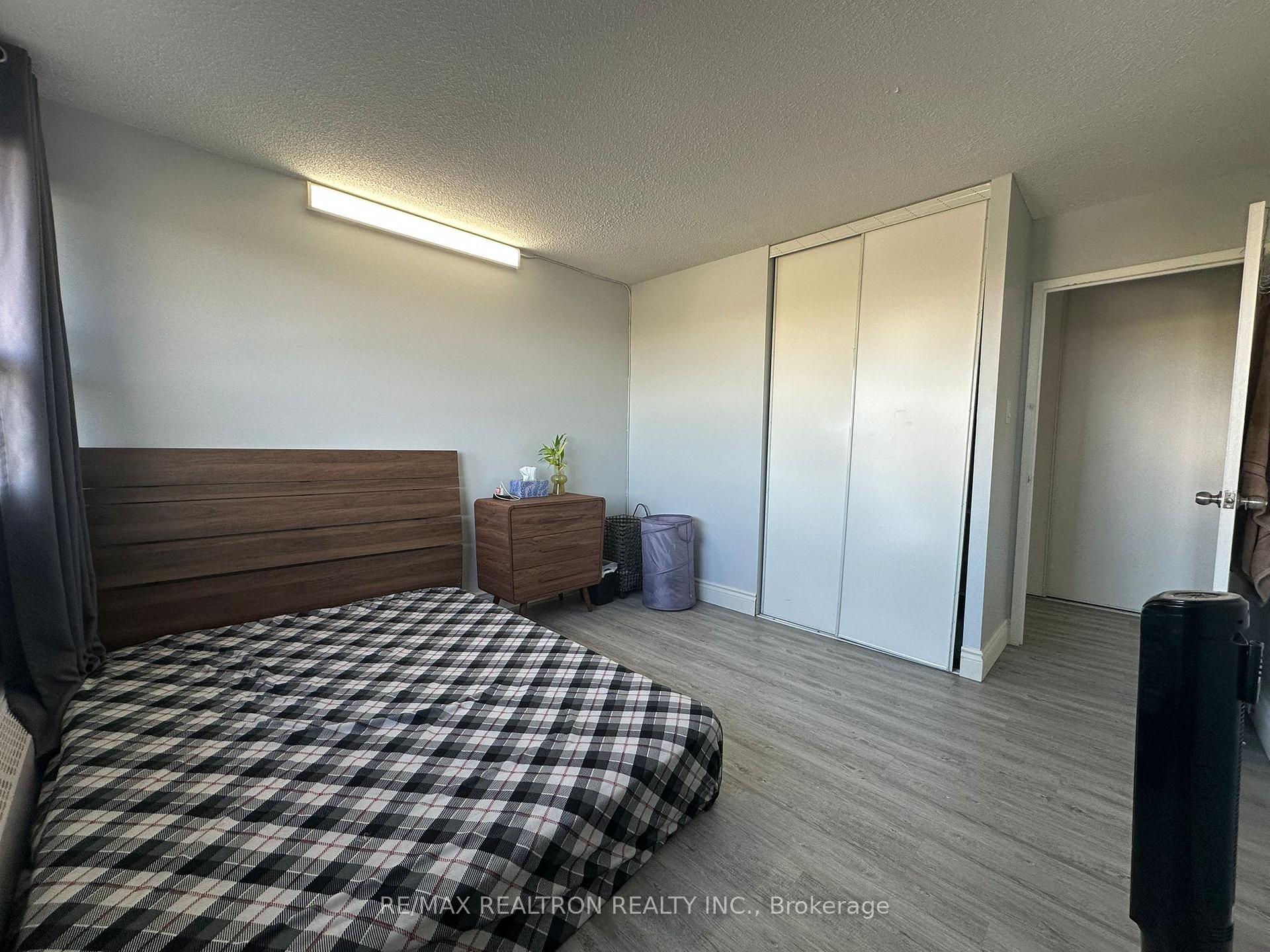 Photo 12 of Unit 1401, 100 Leeward Glenway, Toronto, Flemingdon Park — HOMEH