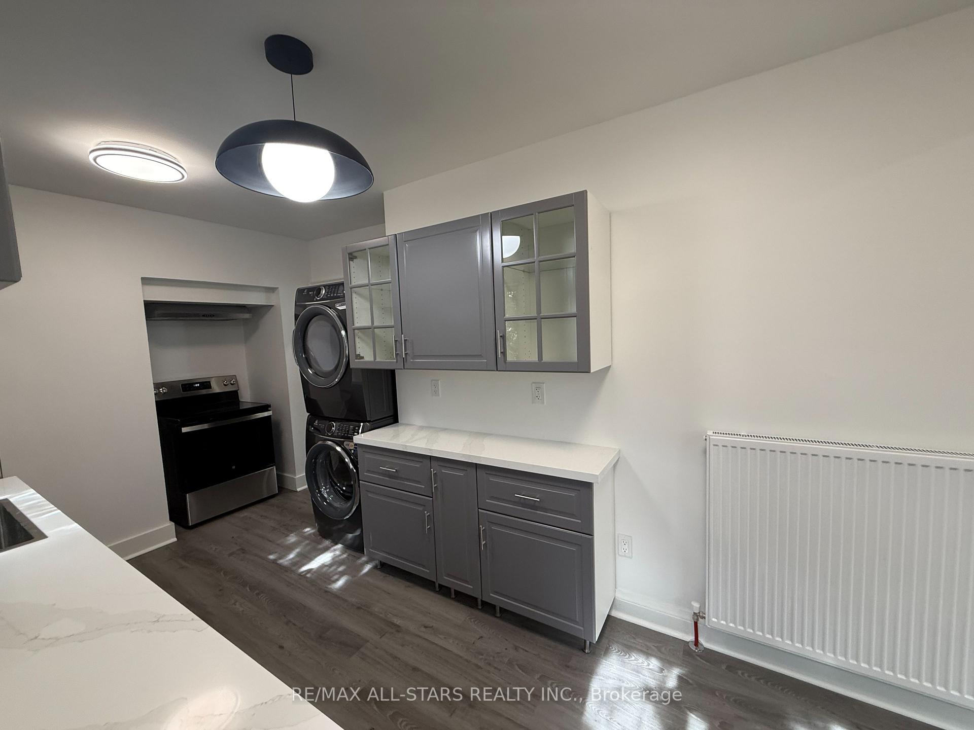 Photo 2 of Unit 2, 92 Thirty Ninth Street, Etobicoke, Long Branch — HOMEH