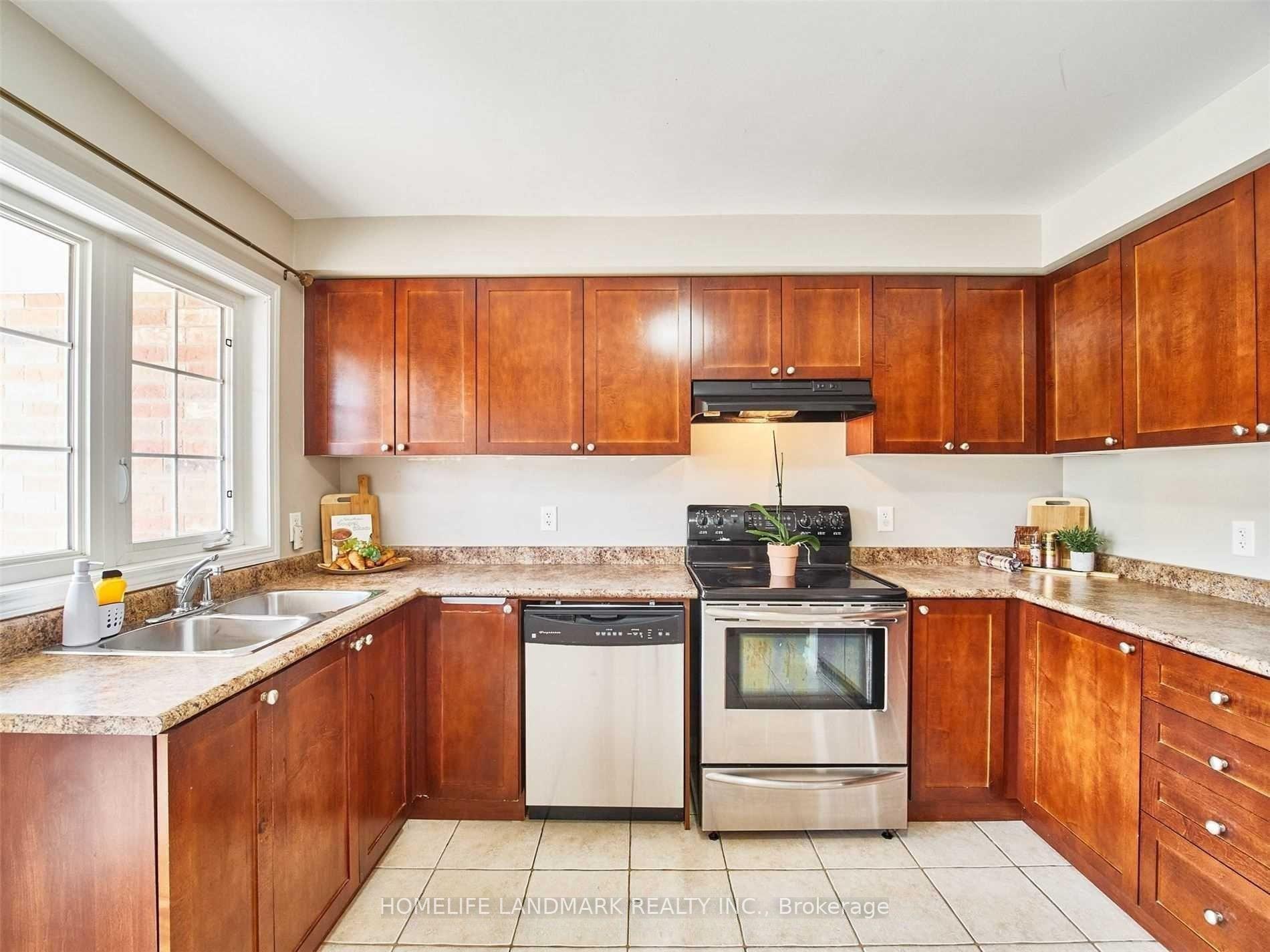 Photo 4 of 224 Rouge River Drive, Scarborough, Rouge — HOMEH