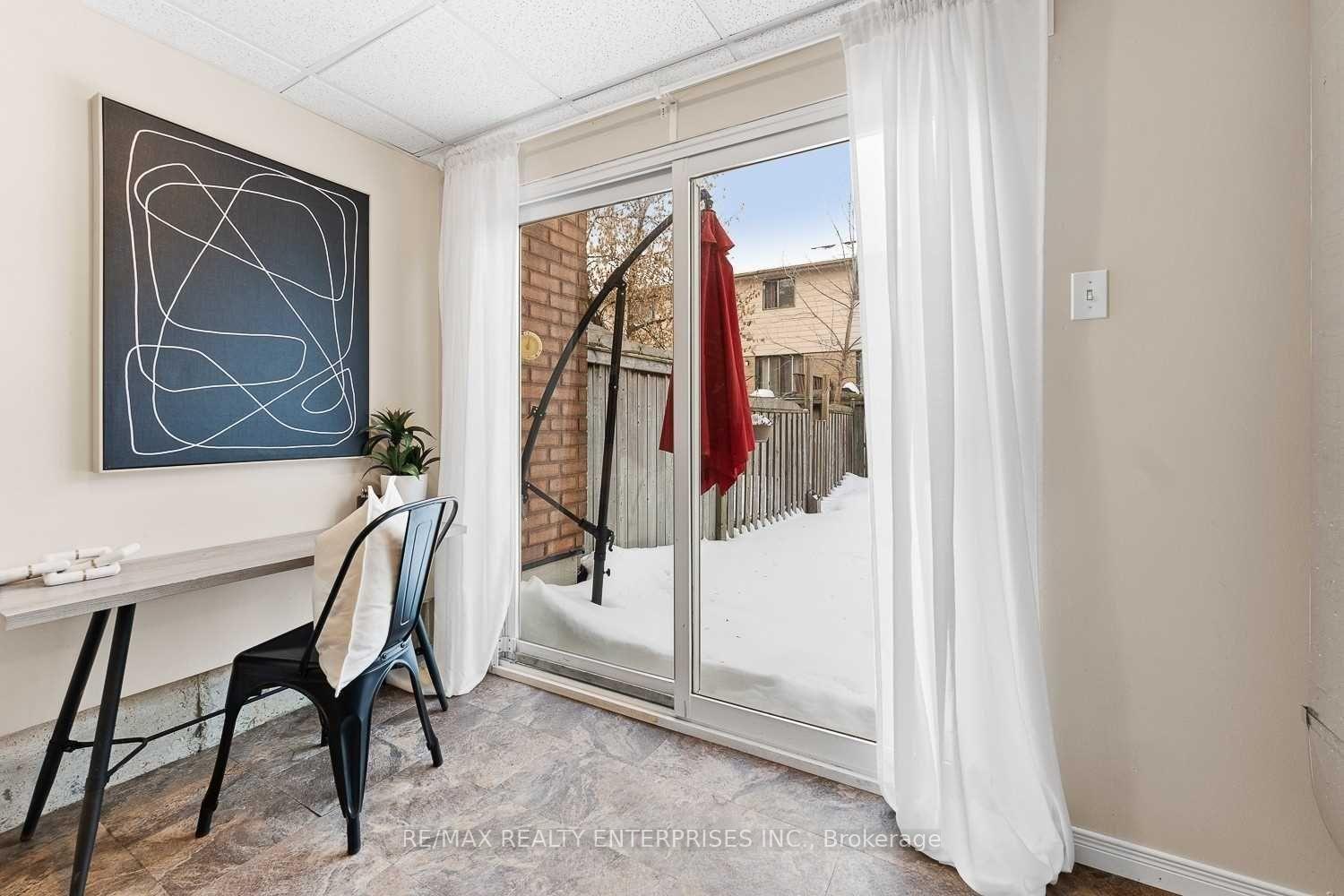 Photo 23 of 50 McGonigal Lane, Ajax, Central — HOMEH