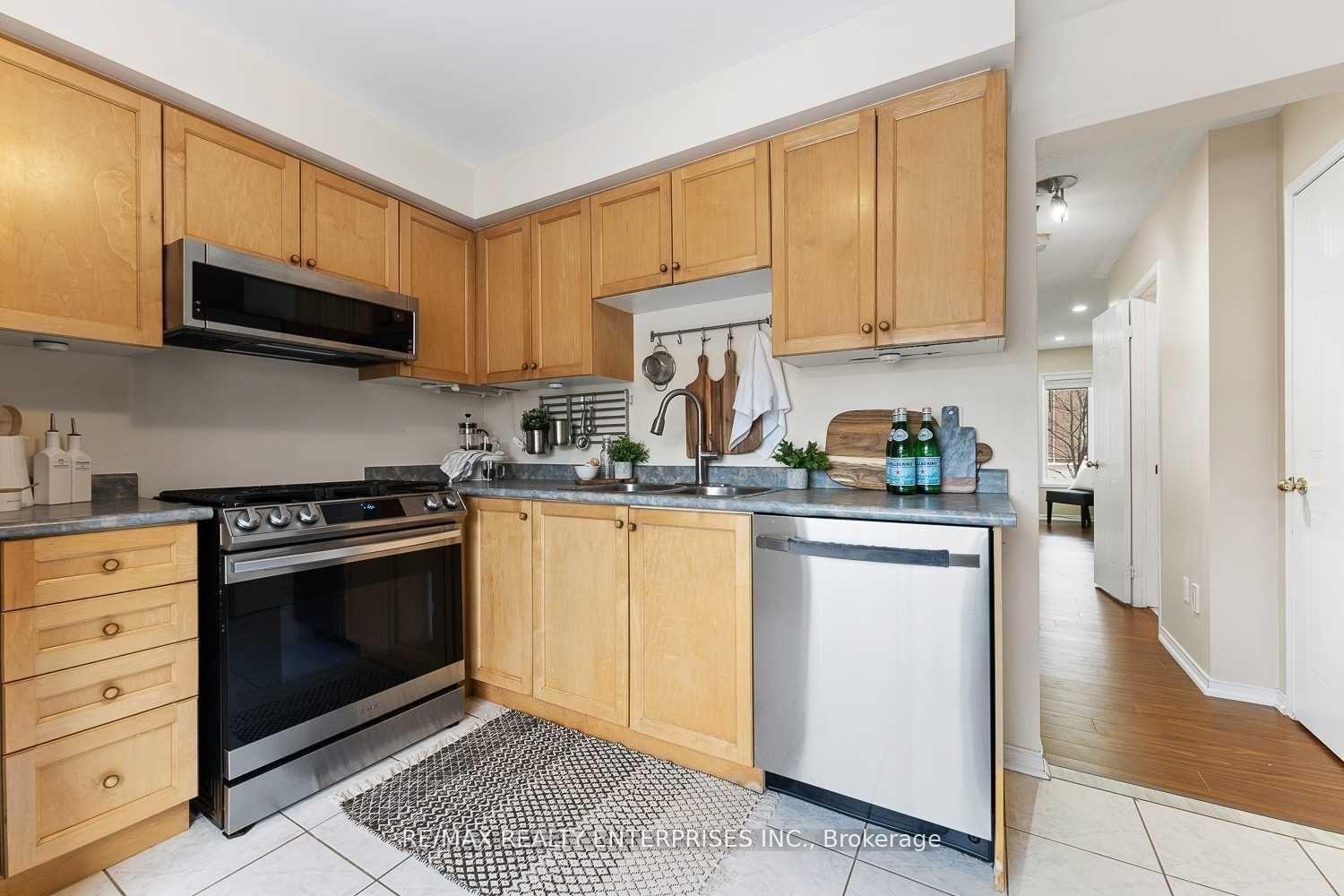 Photo 33 of 50 McGonigal Lane, Ajax, Central — HOMEH