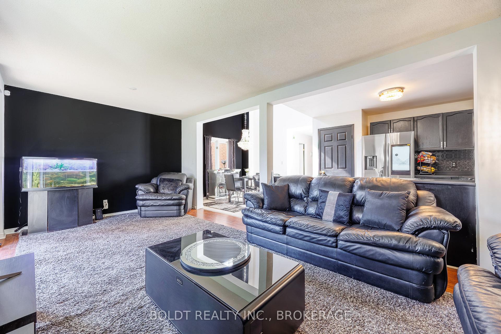 Photo 3 of 10 Maria Street, St. Catharines, Rykert/Vansickle — HOMEH