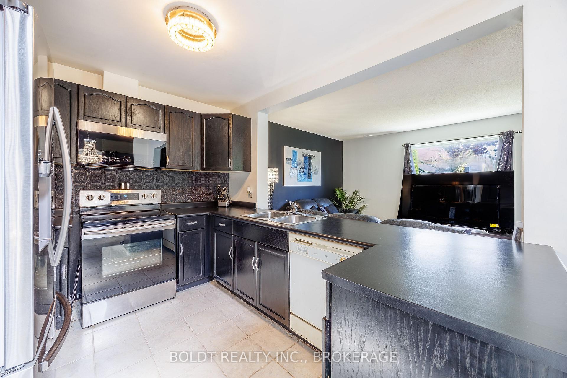 Photo 6 of 10 Maria Street, St. Catharines, Rykert/Vansickle — HOMEH