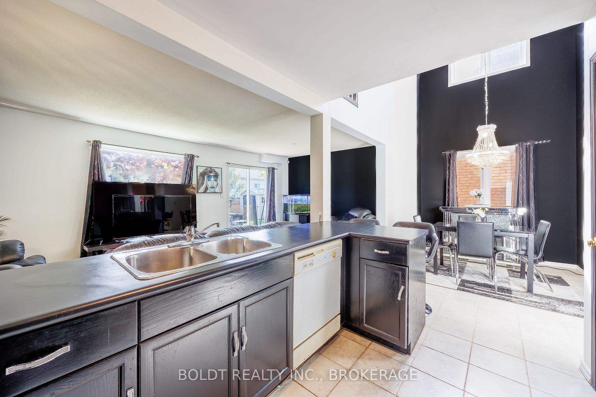 Photo 7 of 10 Maria Street, St. Catharines, Rykert/Vansickle — HOMEH