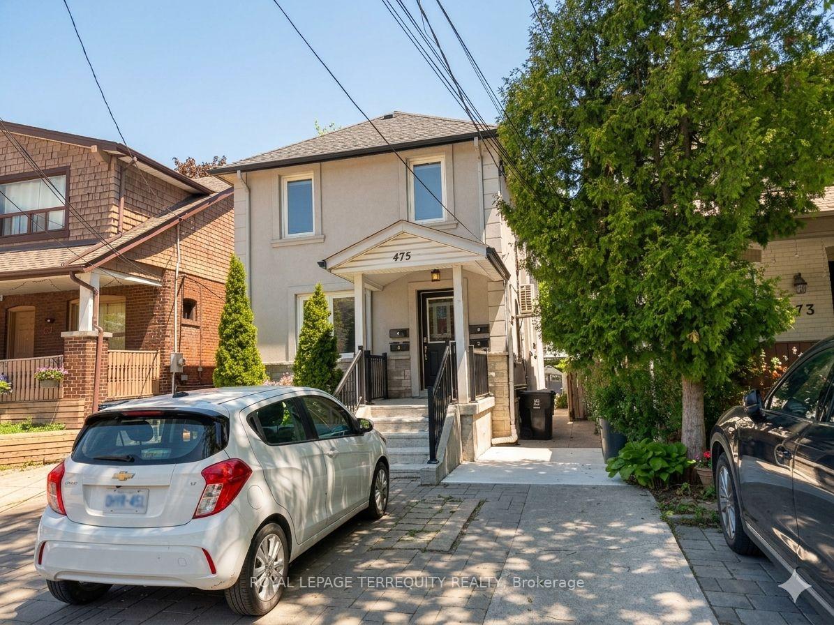 Front of Unit 2, 475 Woodbine Avenue
