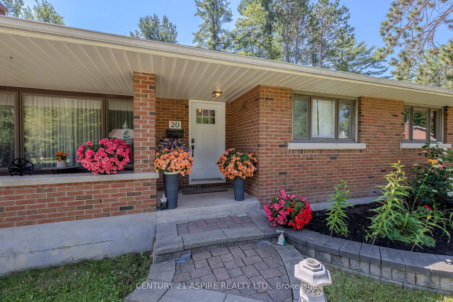 Photo 2 of 20 Kramer Avenue, Petawawa, Petawawa — HOMEH