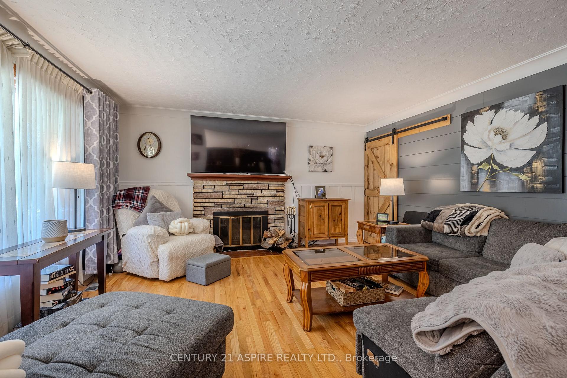 Photo 5 of 20 Kramer Avenue, Petawawa, Petawawa — HOMEH