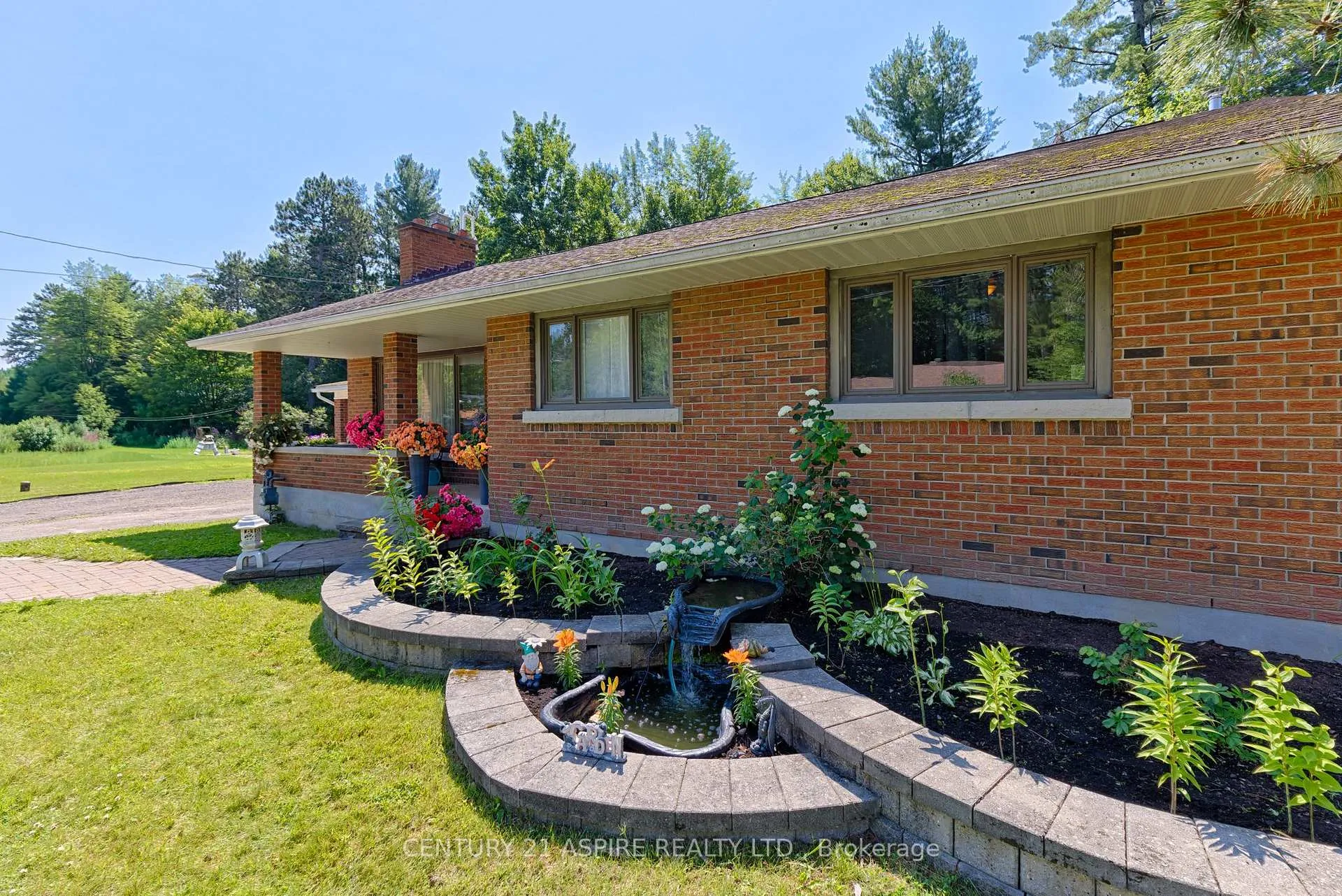 Photo 3 of 20 Kramer Avenue, Petawawa, Petawawa — HOMEH