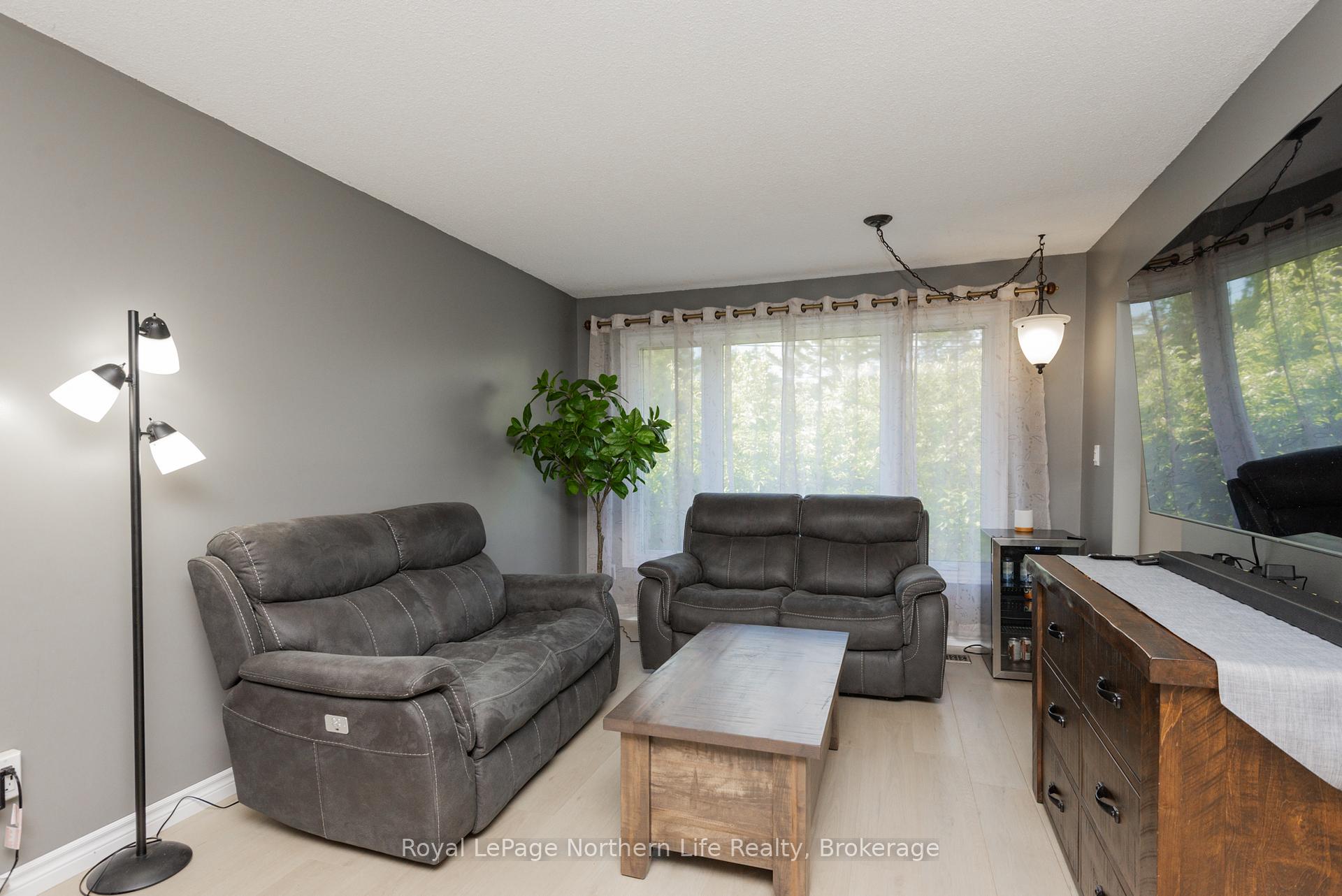 Photo 5 of 325 Gordon Drive, North Bay, Widdifield — HOMEH