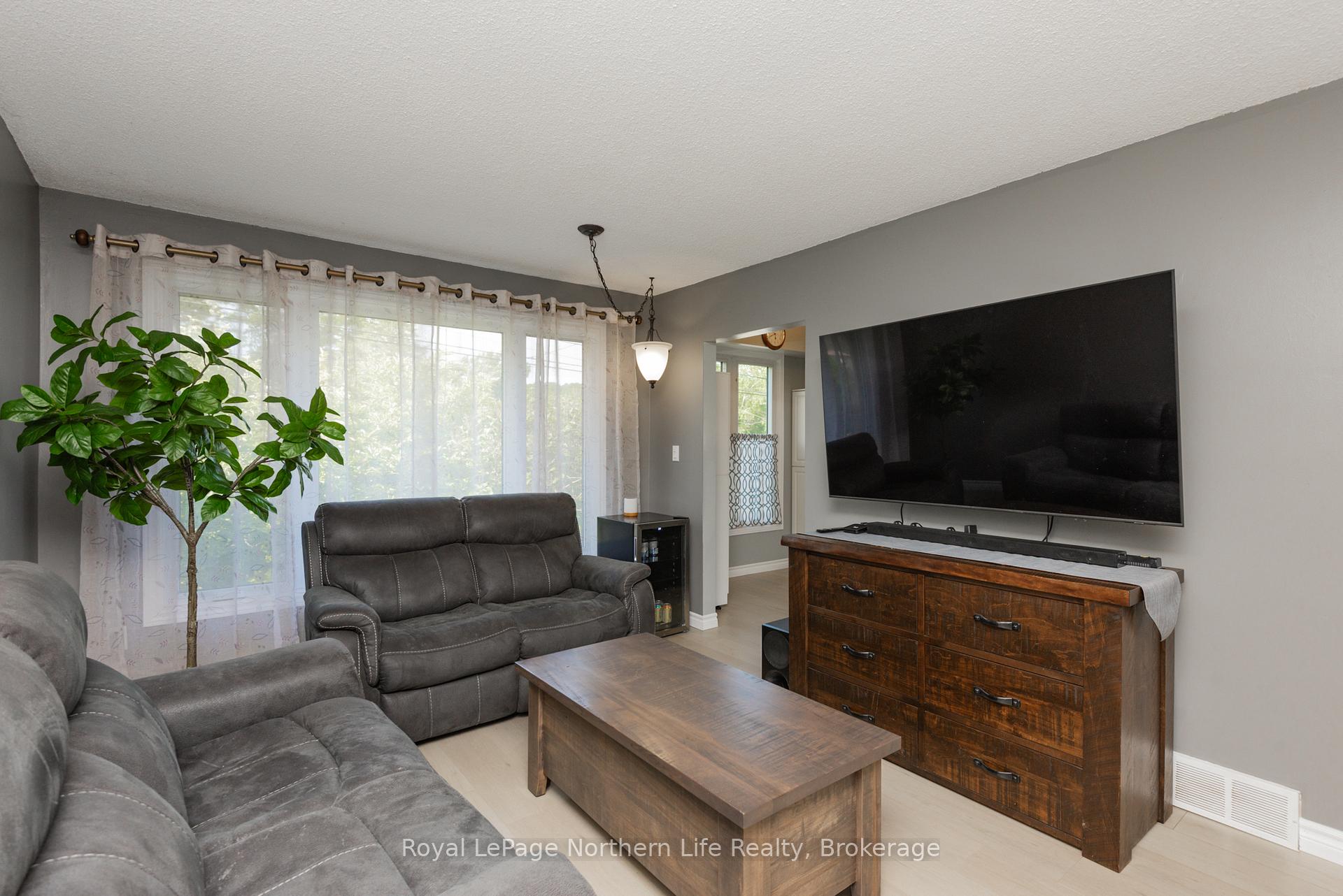 Photo 6 of 325 Gordon Drive, North Bay, Widdifield — HOMEH