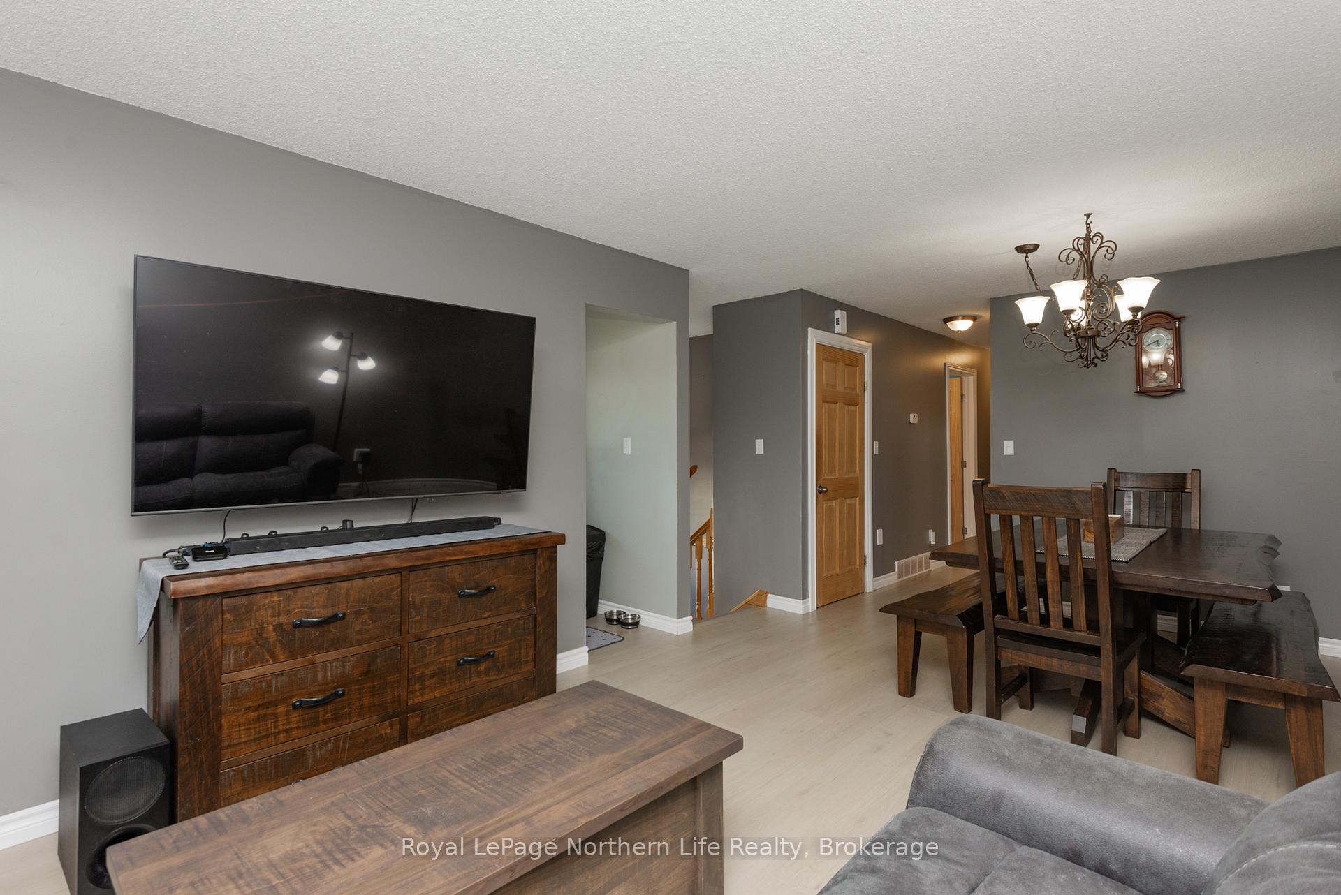 Photo 8 of 325 Gordon Drive, North Bay, Widdifield — HOMEH