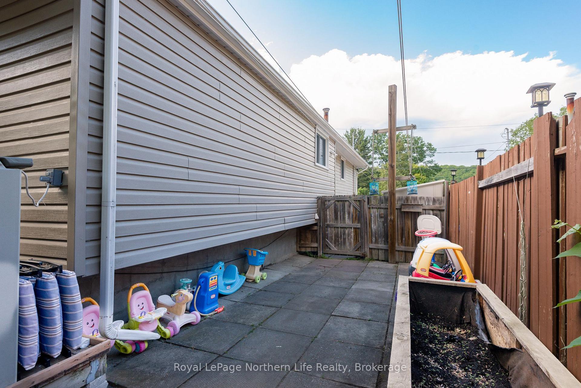 Photo 36 of 325 Gordon Drive, North Bay, Widdifield — HOMEH