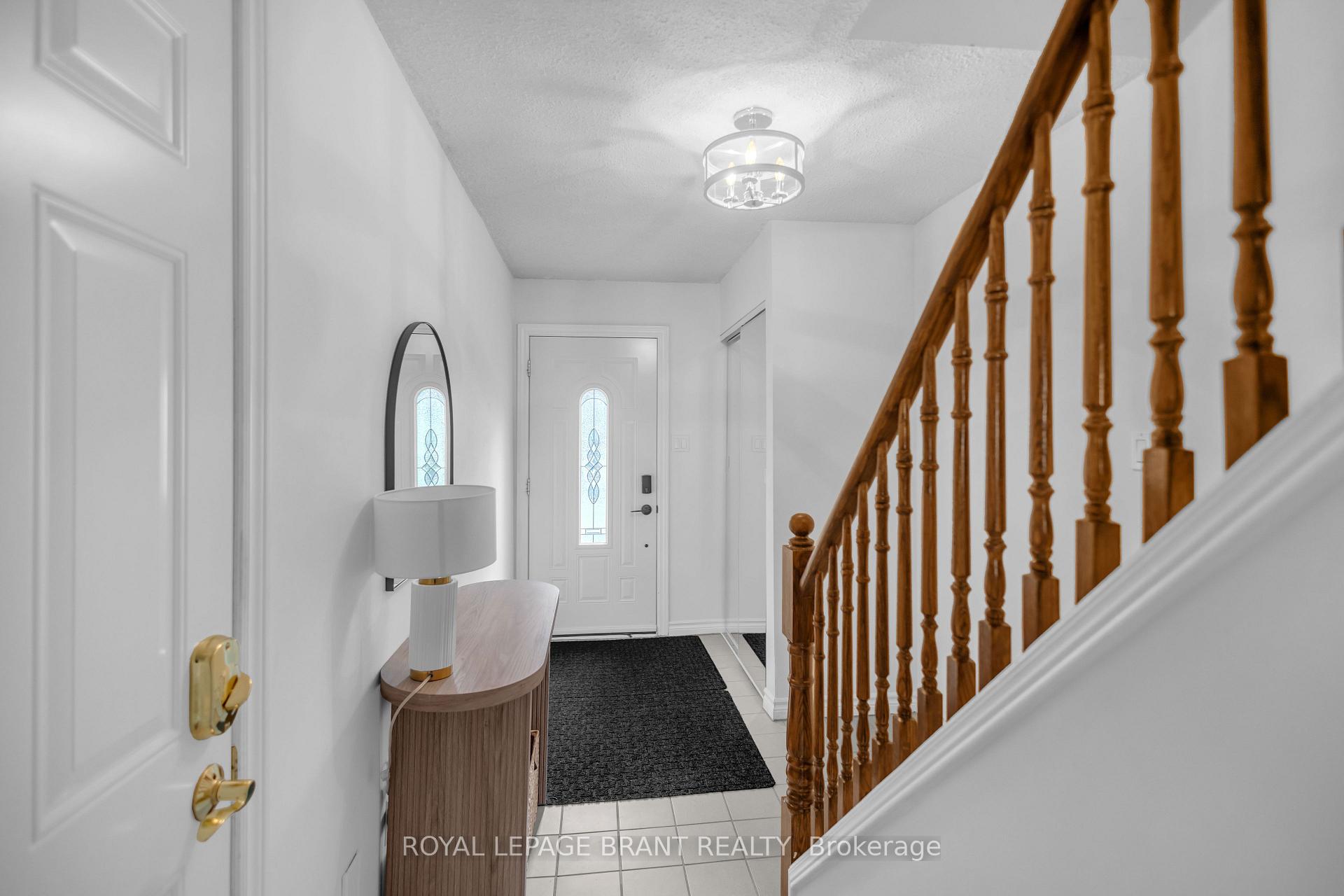 Photo 3 of Unit 22, 1155 Paramount Drive, Hamilton, Stoney Creek Mountain — HOMEH