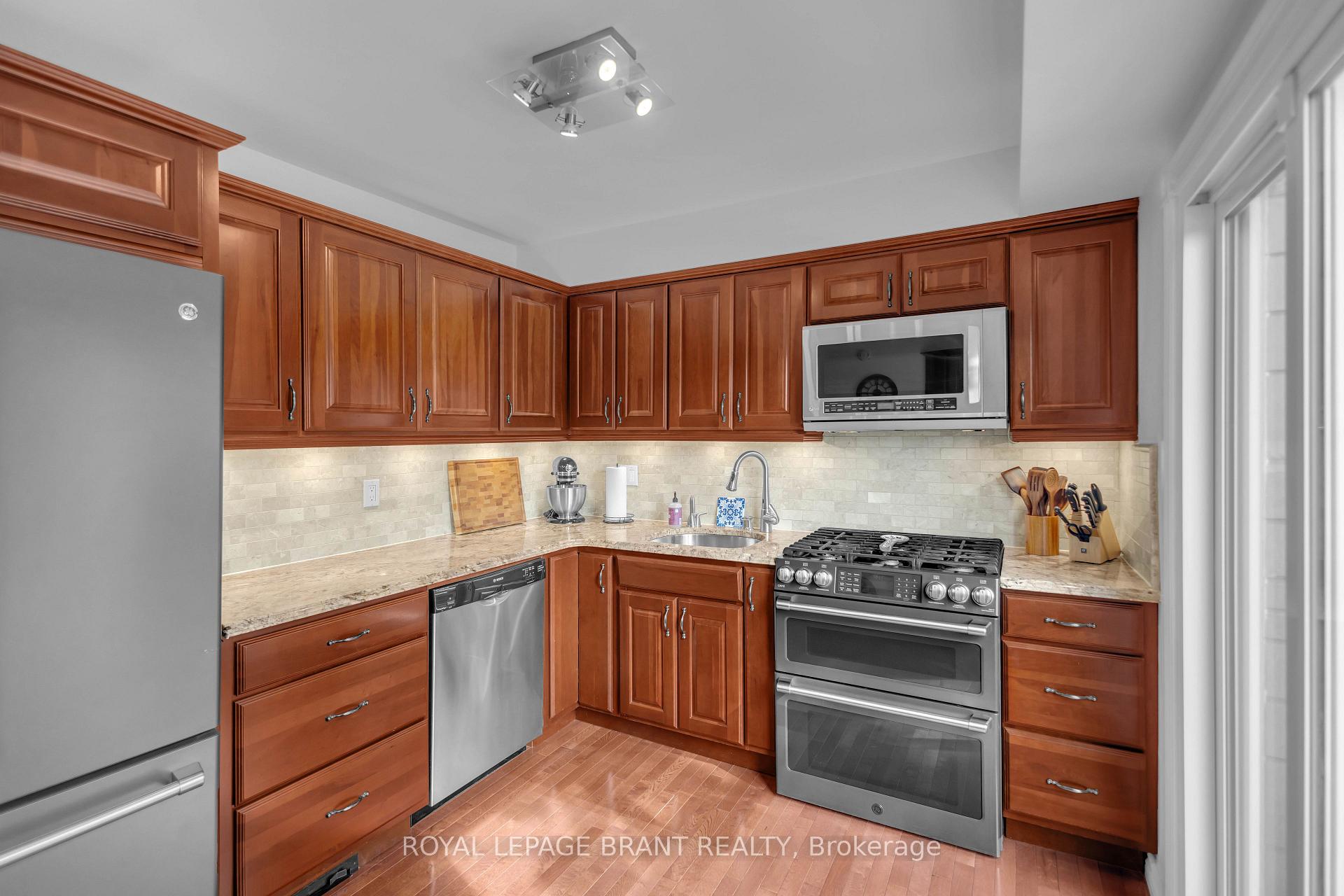 Photo 15 of Unit 22, 1155 Paramount Drive, Hamilton, Stoney Creek Mountain — HOMEH