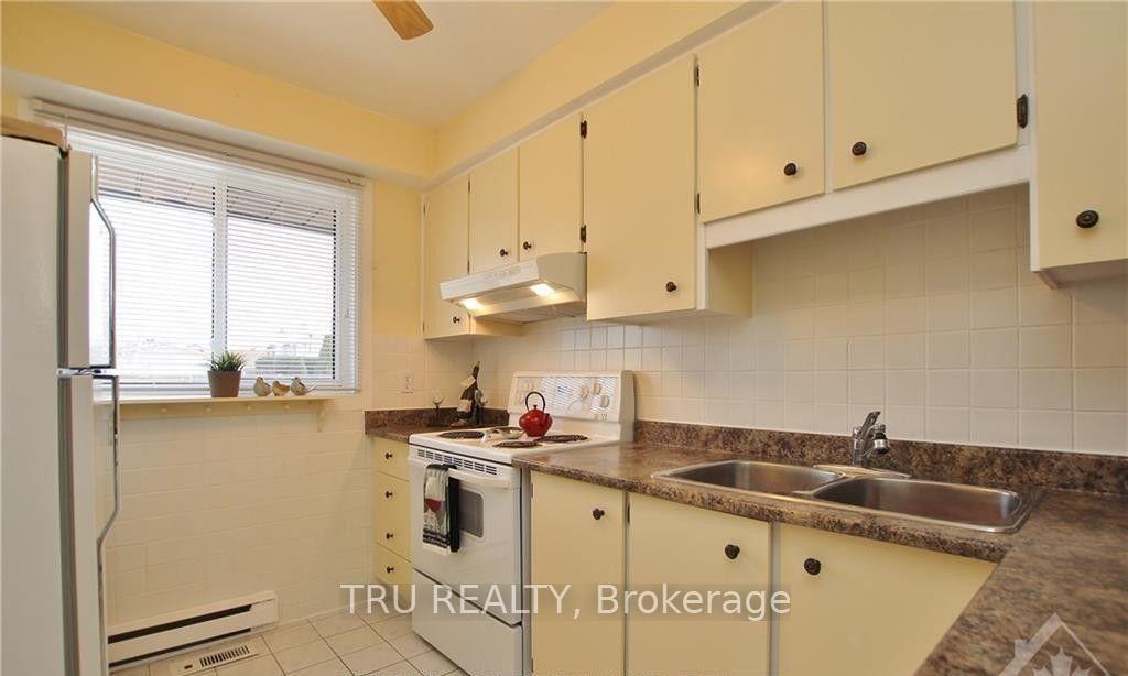 Photo 4 of Unit B, 302 Craig Henry Drive, Ottawa, Craig Henry/Woodvale — HOMEH