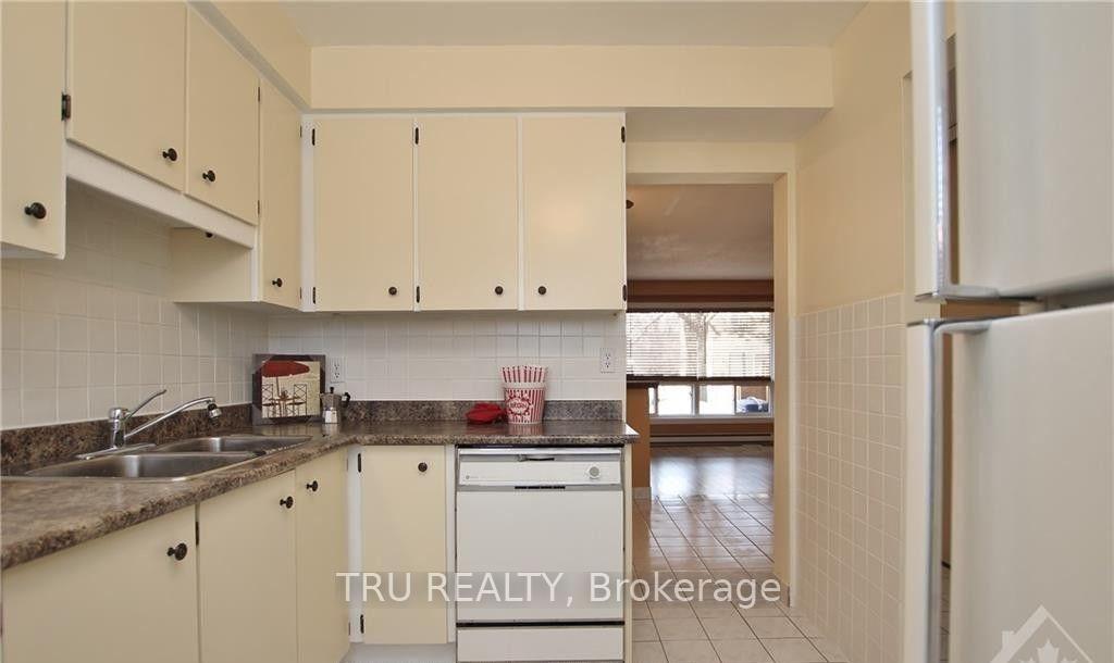 Photo 5 of Unit B, 302 Craig Henry Drive, Ottawa, Craig Henry/Woodvale — HOMEH