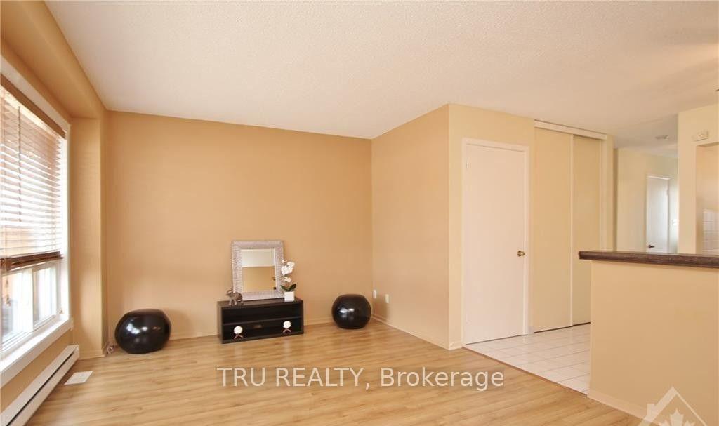 Photo 7 of Unit B, 302 Craig Henry Drive, Ottawa, Craig Henry/Woodvale — HOMEH