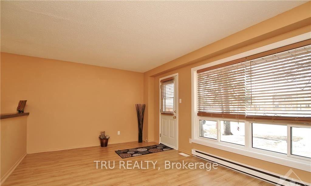 Photo 8 of Unit B, 302 Craig Henry Drive, Ottawa, Craig Henry/Woodvale — HOMEH