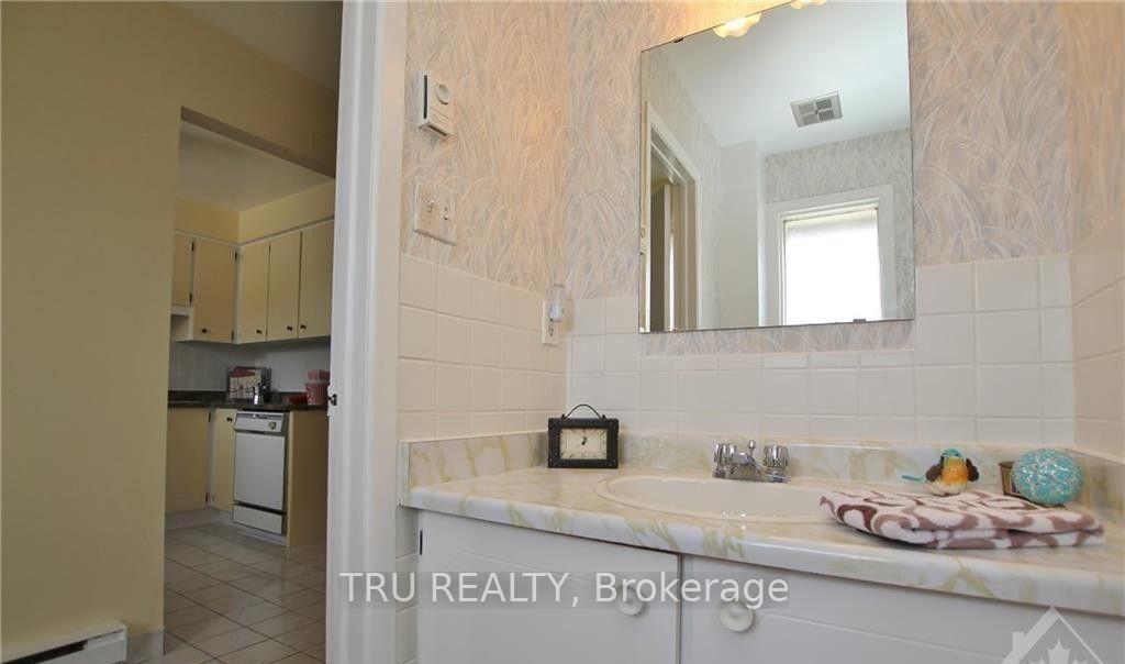 Photo 9 of Unit B, 302 Craig Henry Drive, Ottawa, Craig Henry/Woodvale — HOMEH