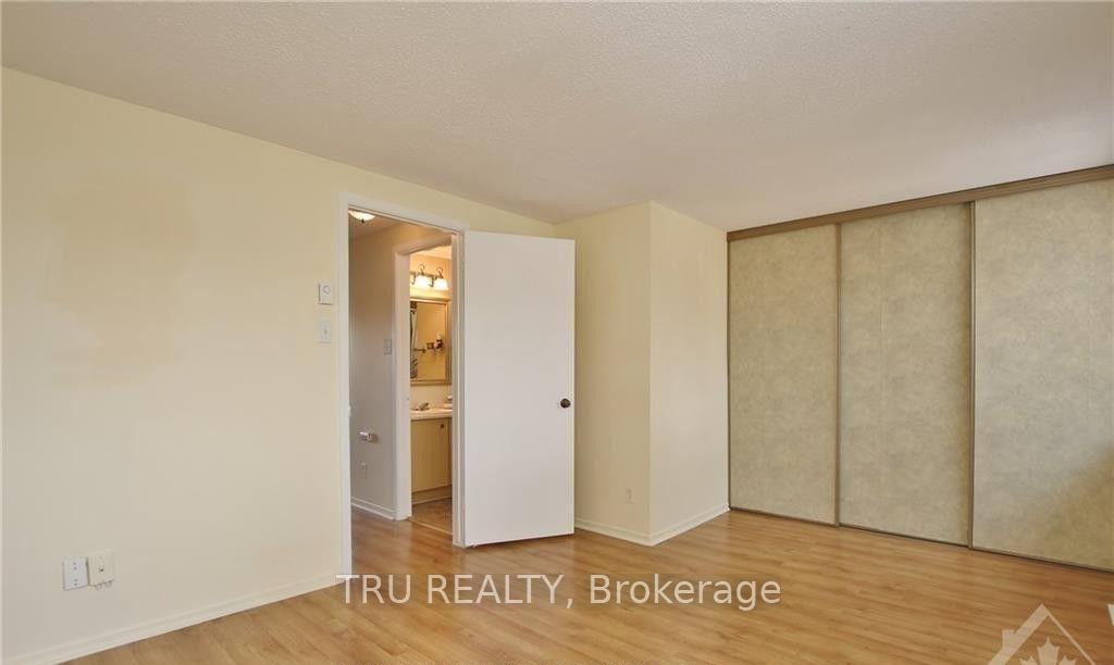 Photo 10 of Unit B, 302 Craig Henry Drive, Ottawa, Craig Henry/Woodvale — HOMEH
