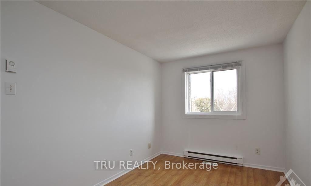 Photo 12 of Unit B, 302 Craig Henry Drive, Ottawa, Craig Henry/Woodvale — HOMEH