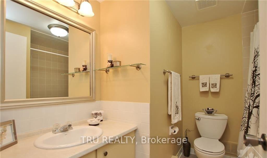 Photo 13 of Unit B, 302 Craig Henry Drive, Ottawa, Craig Henry/Woodvale — HOMEH