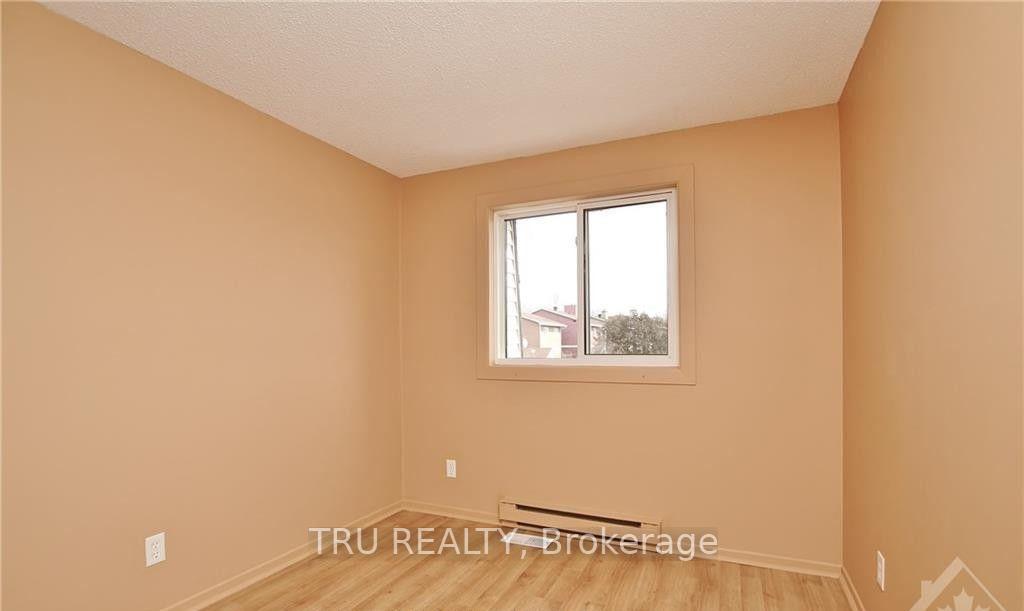 Photo 14 of Unit B, 302 Craig Henry Drive, Ottawa, Craig Henry/Woodvale — HOMEH