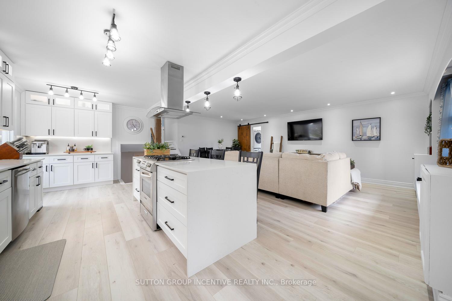 Photo 5 of 2035 Craig Road, Innisfil, Alcona — HOMEH