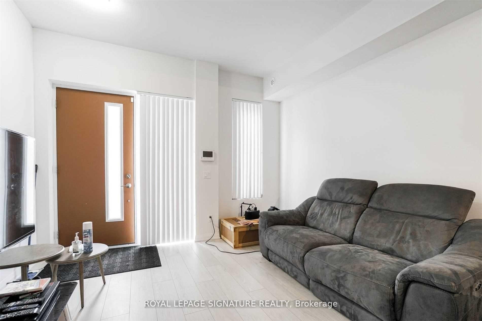 Photo 2 of Unit Th12, 1010 Portage Parkway, Vaughan, Concord — HOMEH