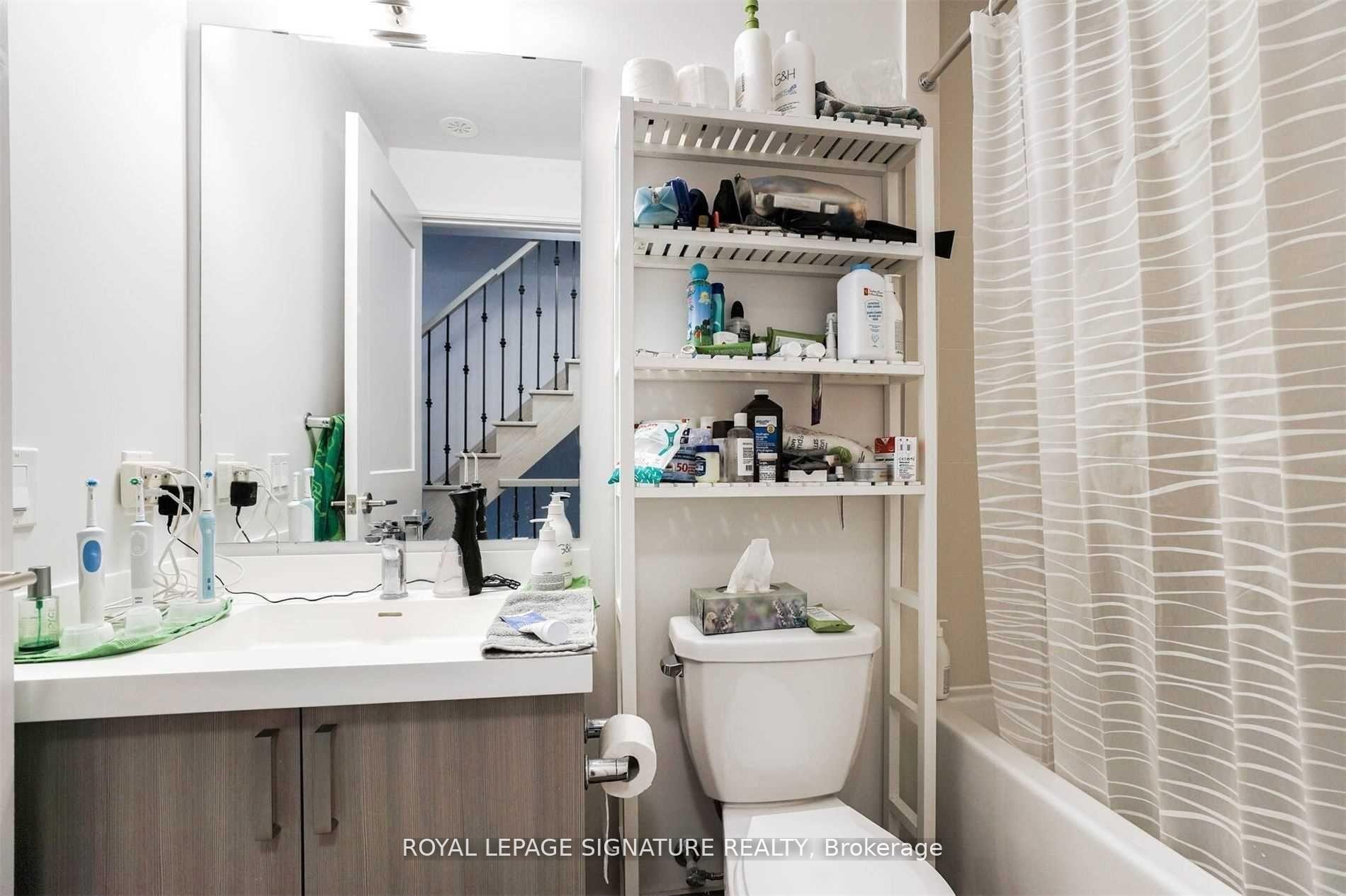 Photo 5 of Unit Th12, 1010 Portage Parkway, Vaughan, Concord — HOMEH