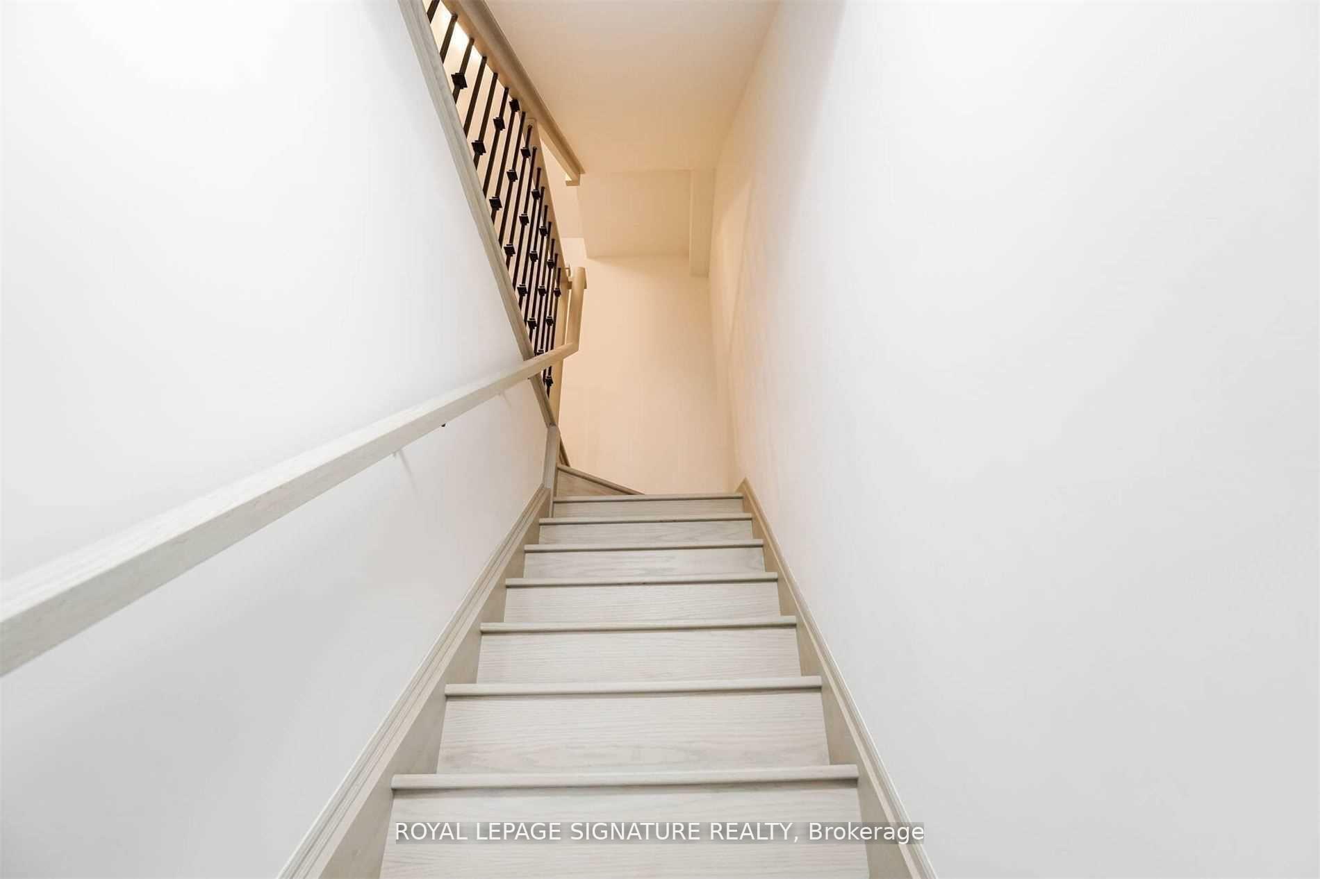 Photo 8 of Unit Th12, 1010 Portage Parkway, Vaughan, Concord — HOMEH