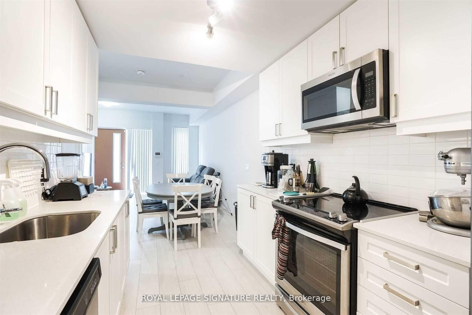 Photo 9 of Unit Th12, 1010 Portage Parkway, Vaughan, Concord — HOMEH