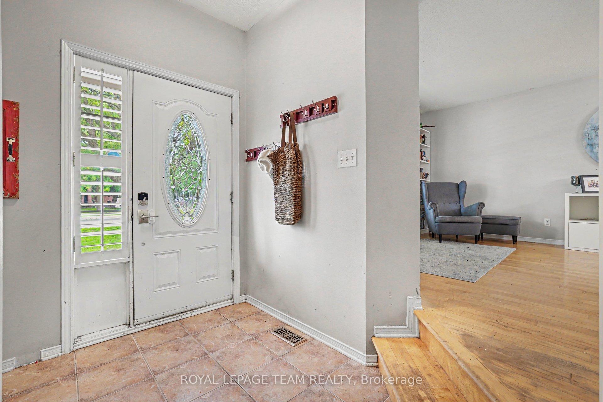 Photo 4 of 141 Grassy Plains Drive, Ottawa, Kanata - Emerald Meadows/Trailwest — HOMEH