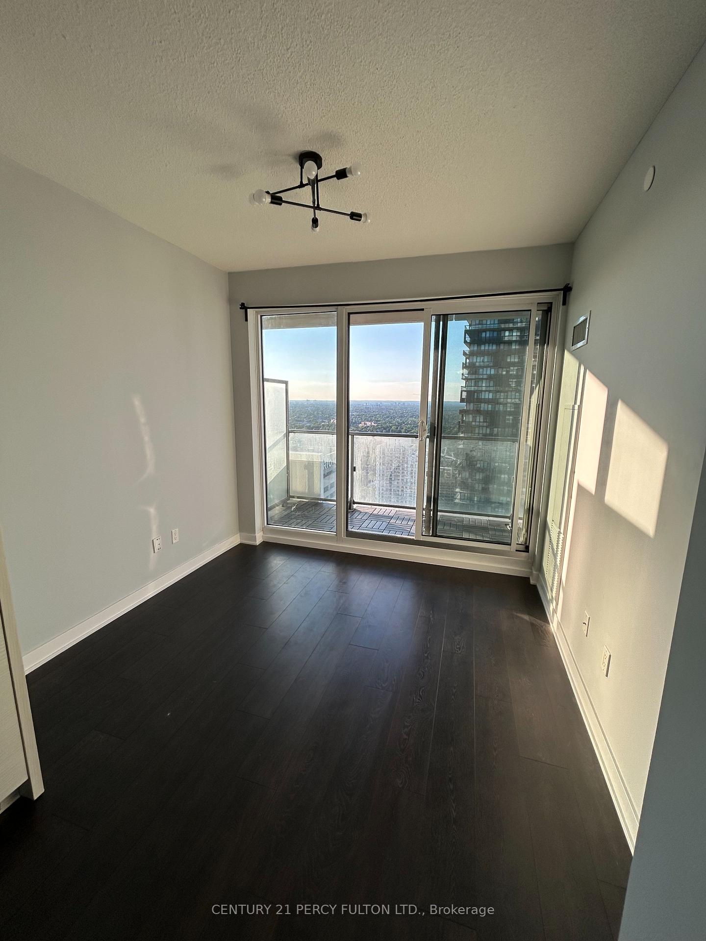 Photo 5 of Unit 4710, 2221 Yonge Street, Toronto, Mount Pleasant West — HOMEH